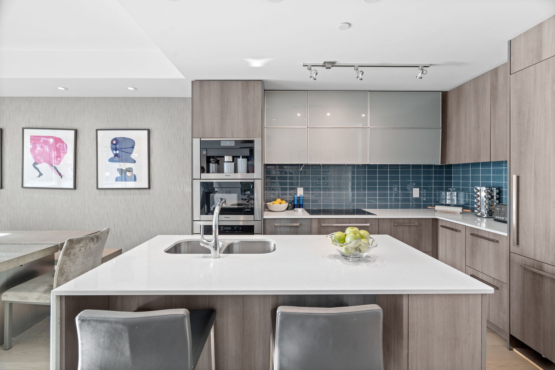 SOLD: Stunning And Chic