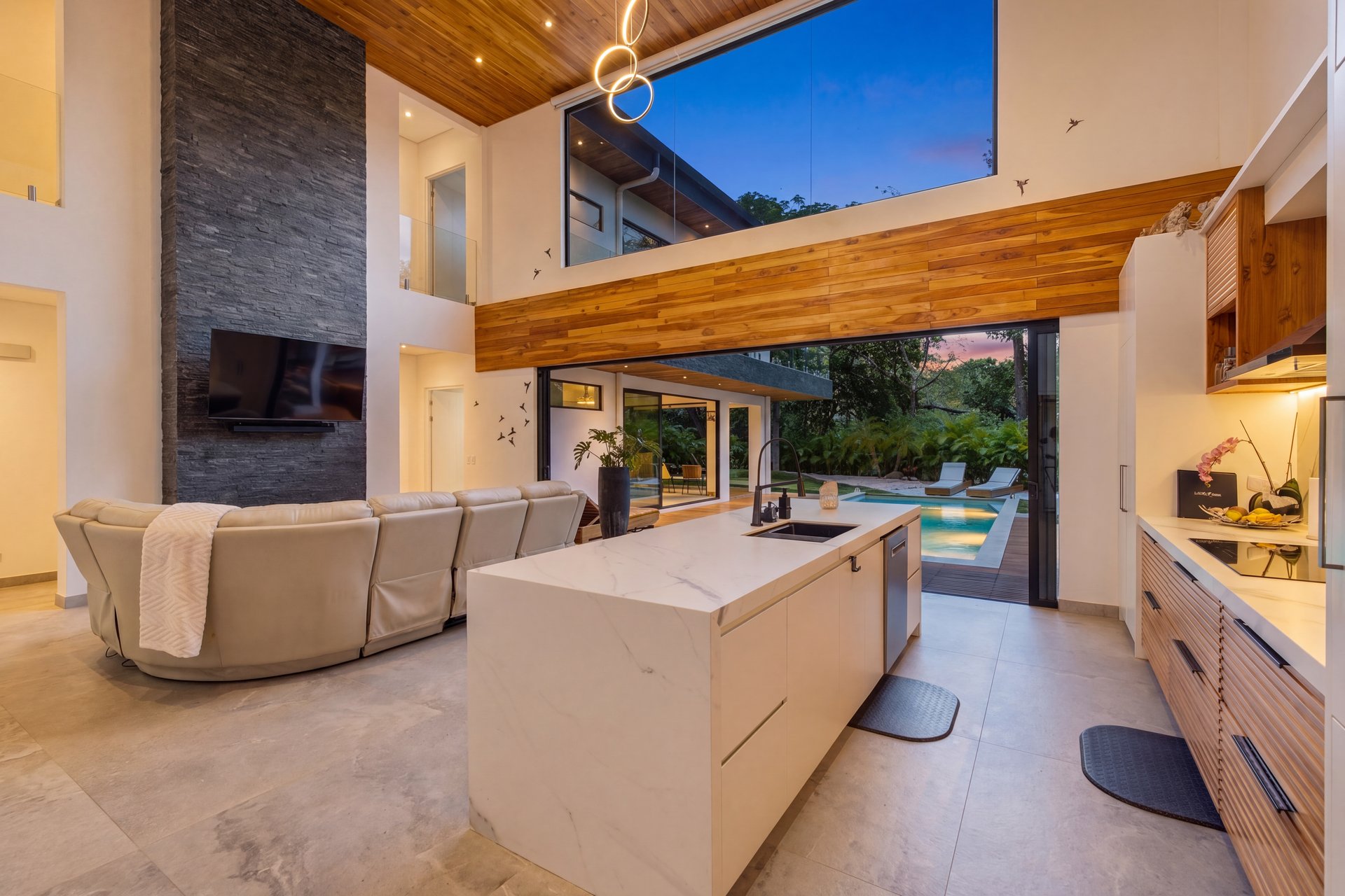 Casa La Ola Perfecta | Luxury 5-Bedroom Home with Pool Near the Beach in Hacienda Pinilla