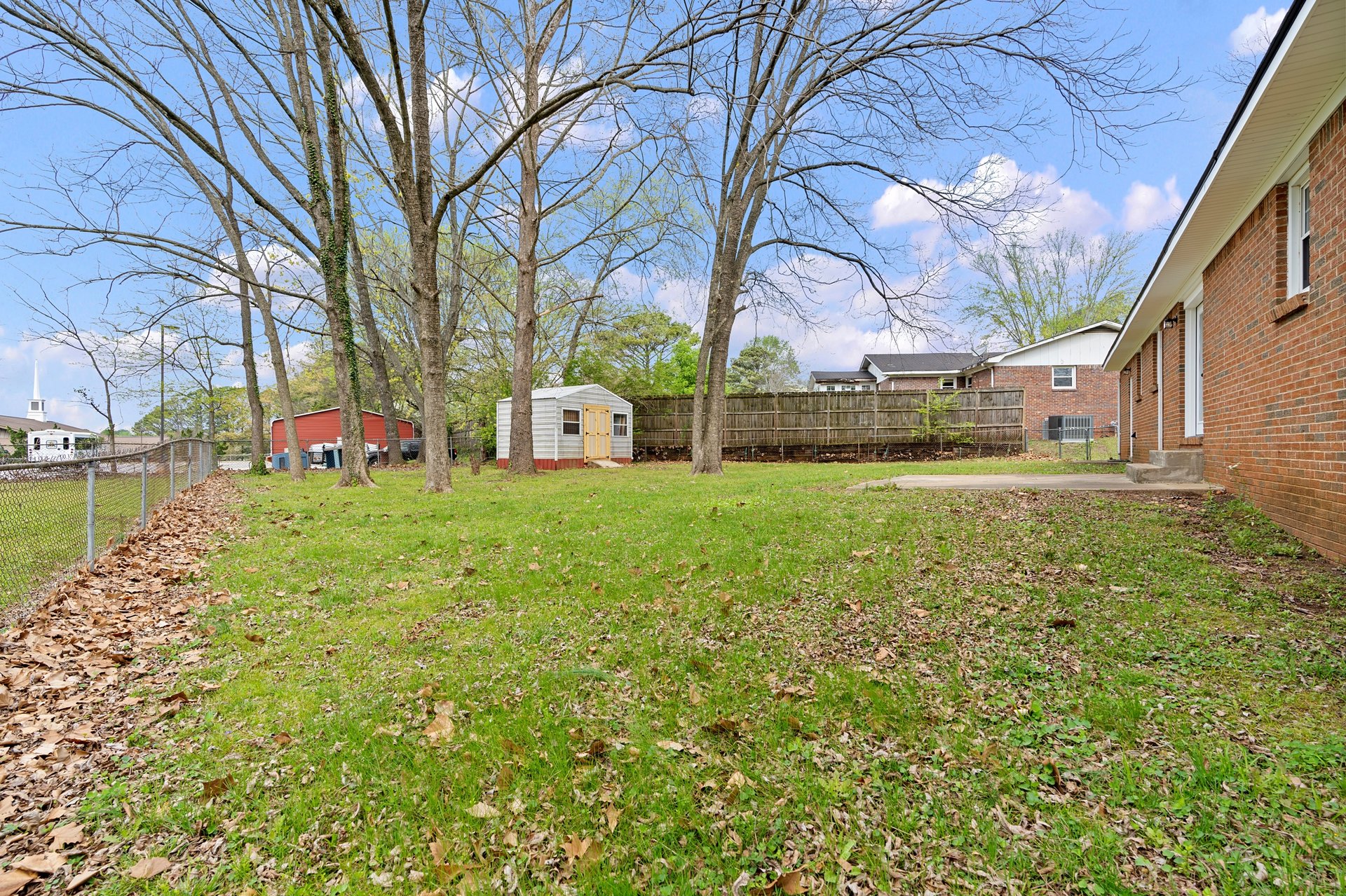 MODERN FURNISHED HOME - NEAR UAH!