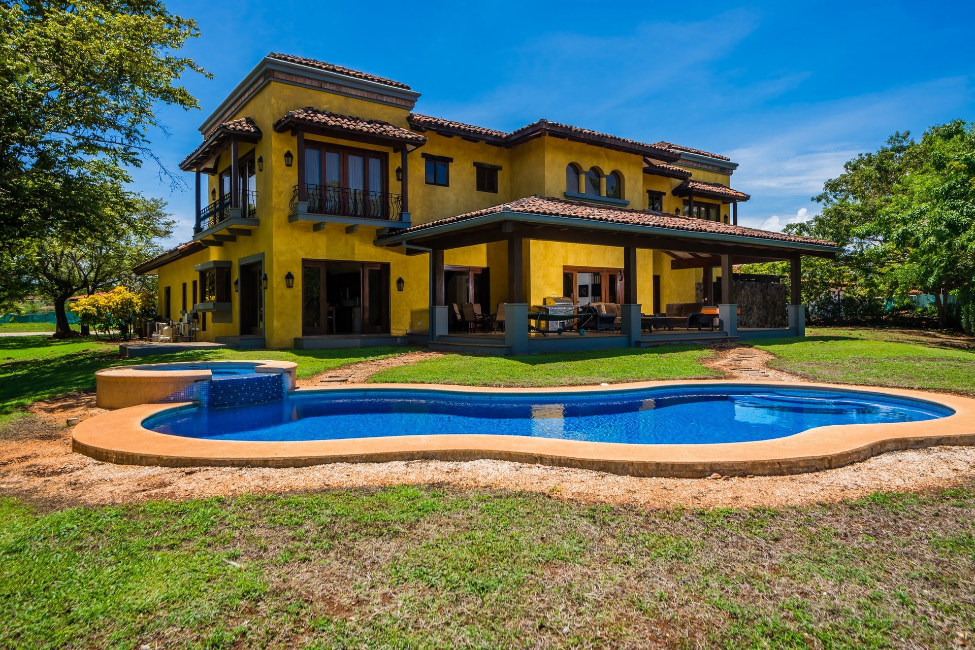 Casa Miraflores, Reserva De Golf #94 | Welcome to Casa Miraflores, an exquisite colonial-style estate home located in Hacienda Pinilla!