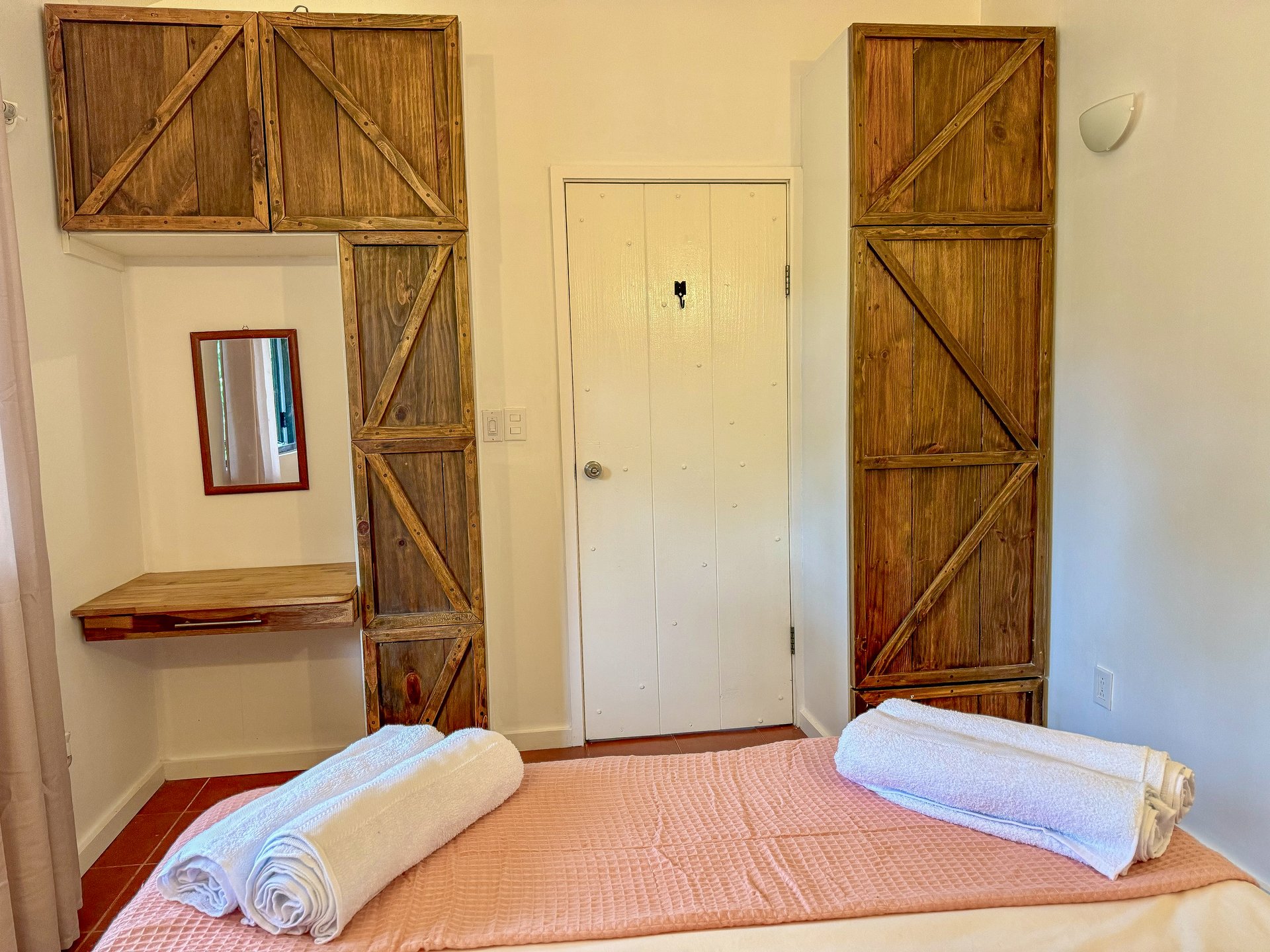 Contemporary 3-bed home surrounded by Uvita’s services and amenities but just a short stroll to tropical beaches
