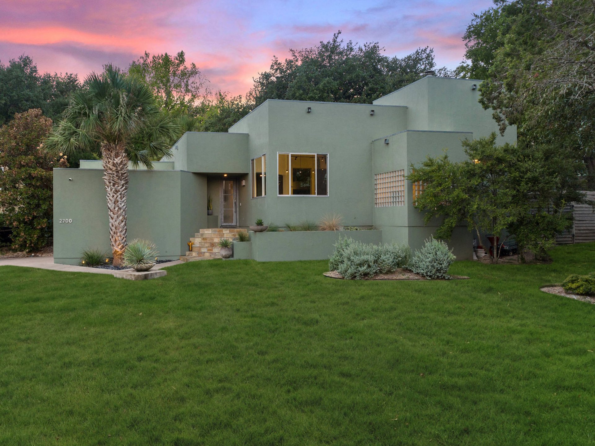 2700 De Soto DR