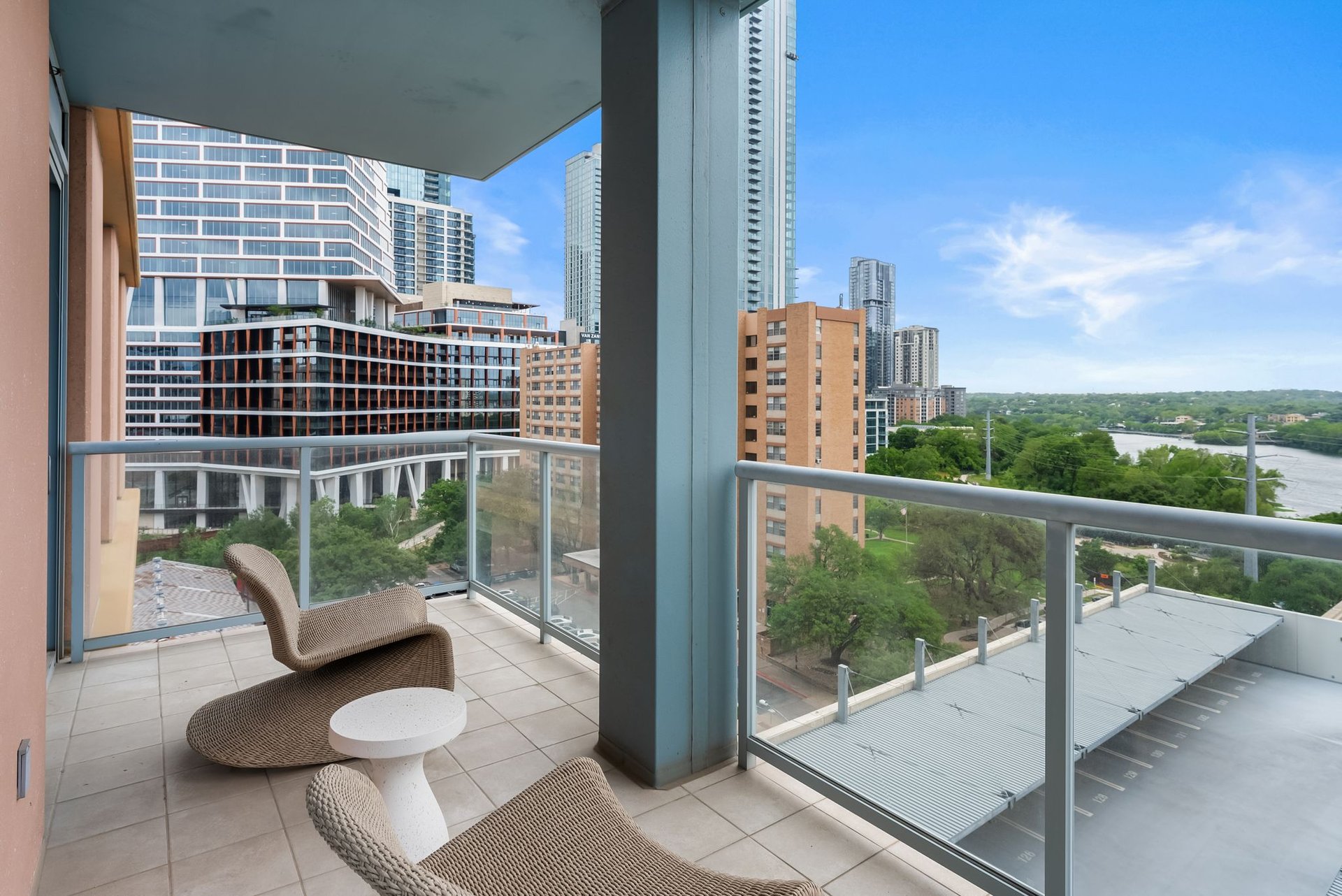 98 San Jacinto Blvd #807