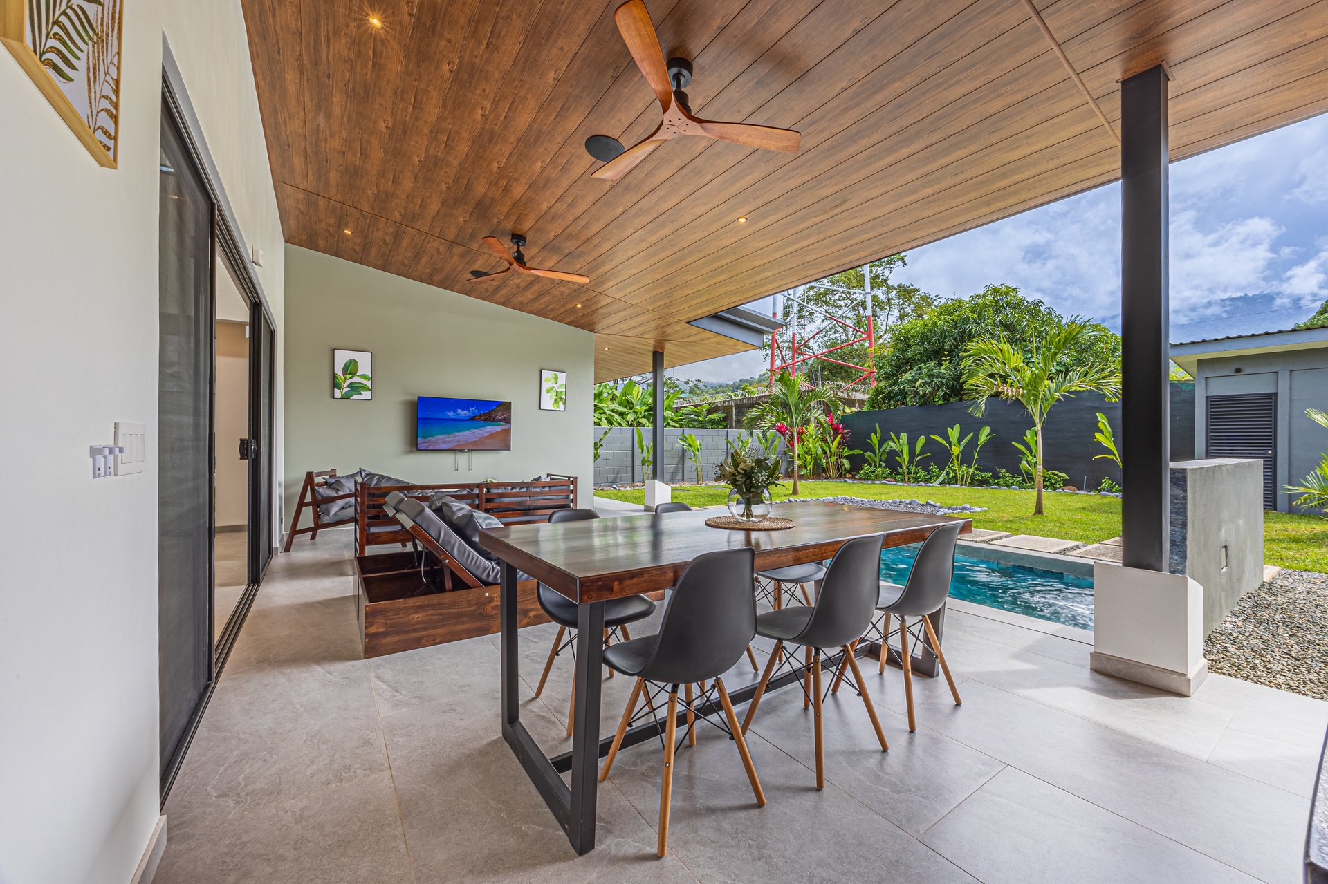 Tropica House a Luxurious Oasis in the Heart of Uvita!
