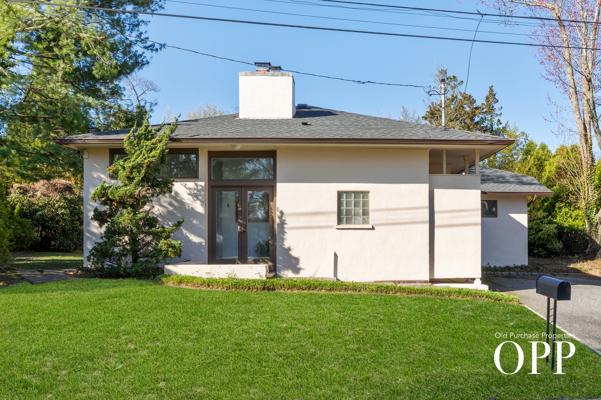 WELL-MAINTAINED COTTAGE ON A QUIET STREET