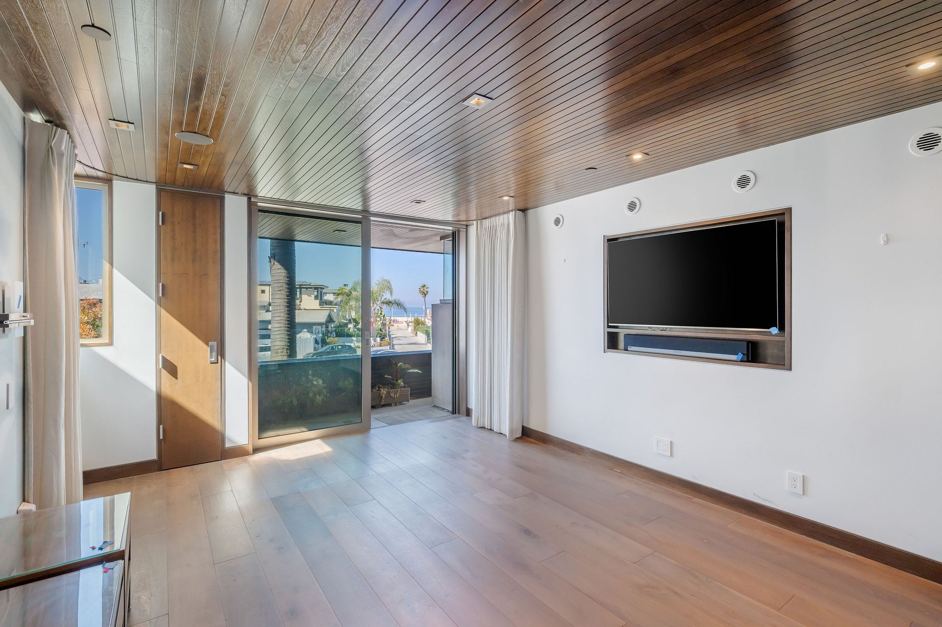 2056 Hermosa Ave 