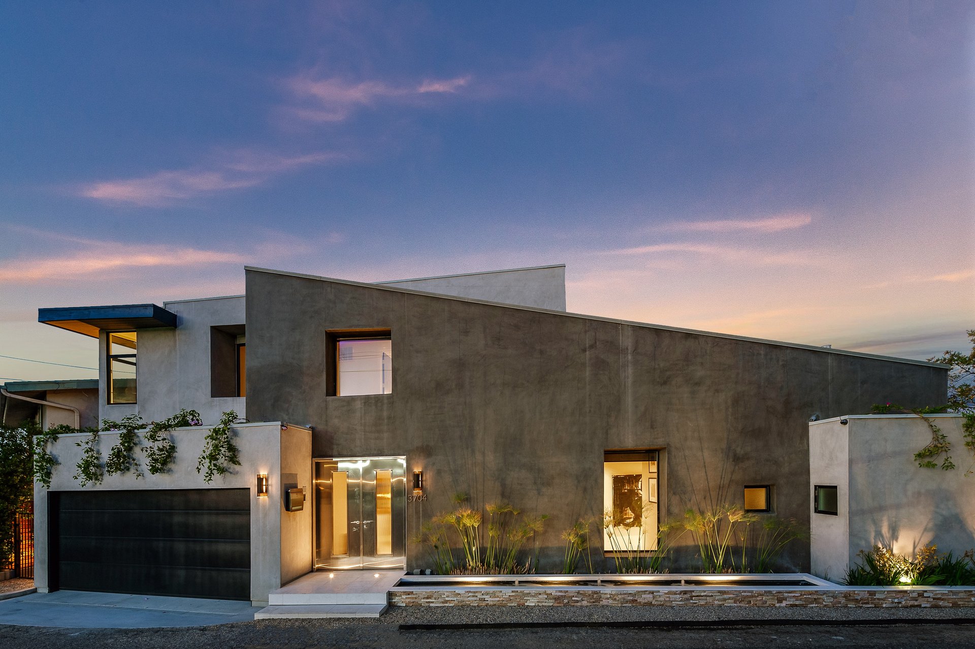 3704 Sunswept Dr