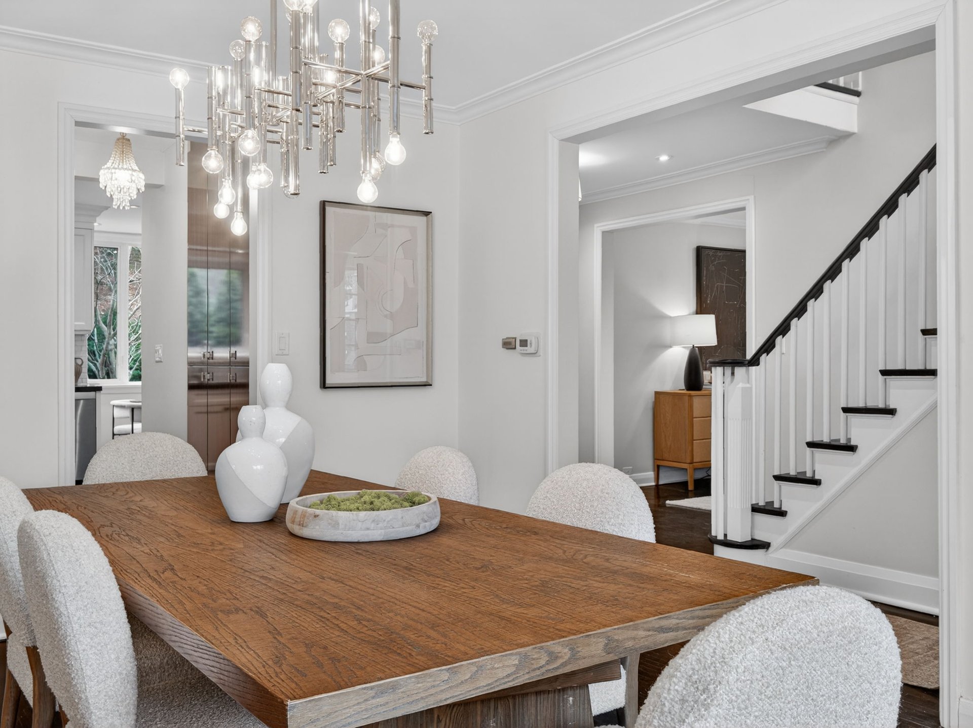  SOLD: Prestigious Forest Hill 