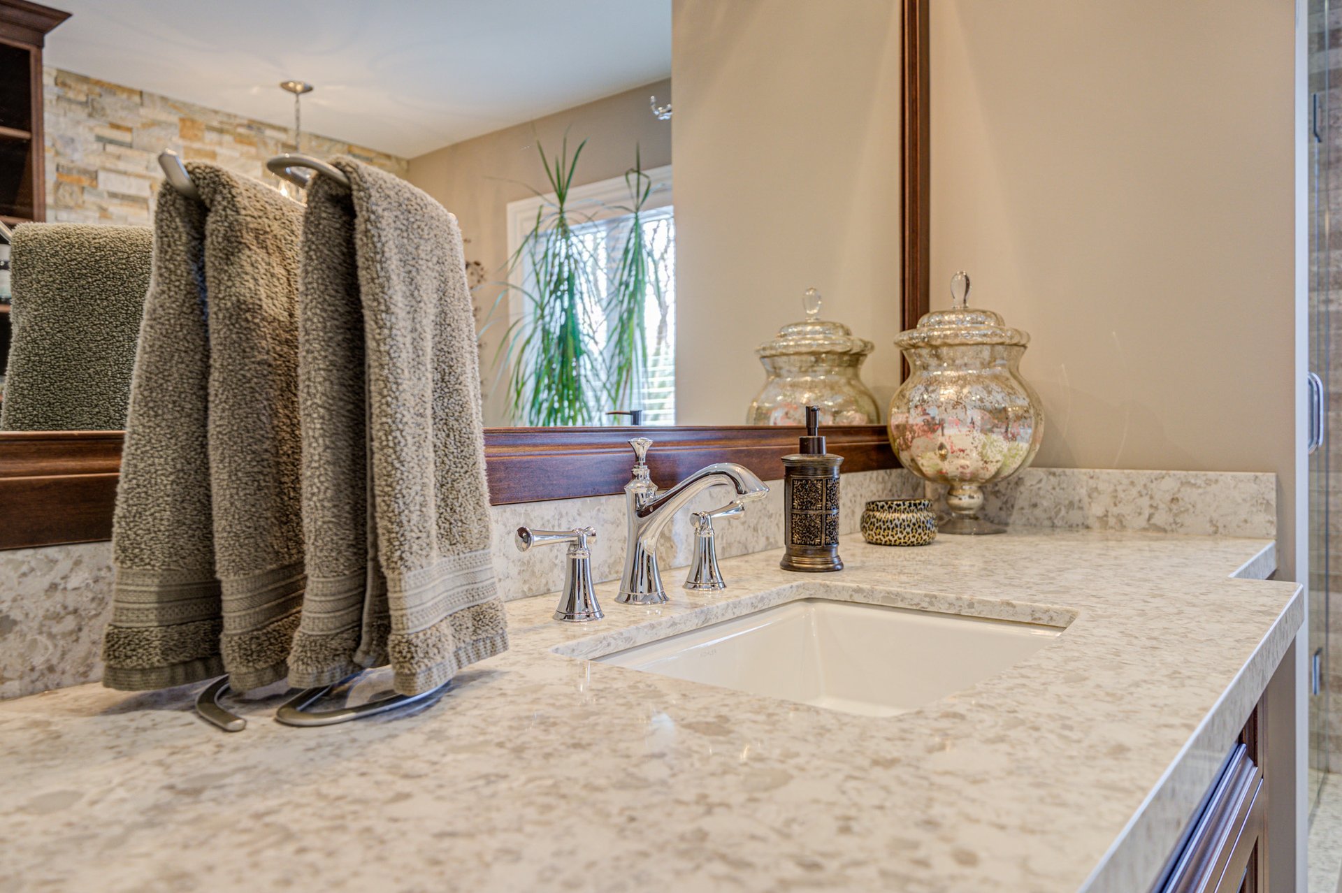 1296 Mapleridge Cres