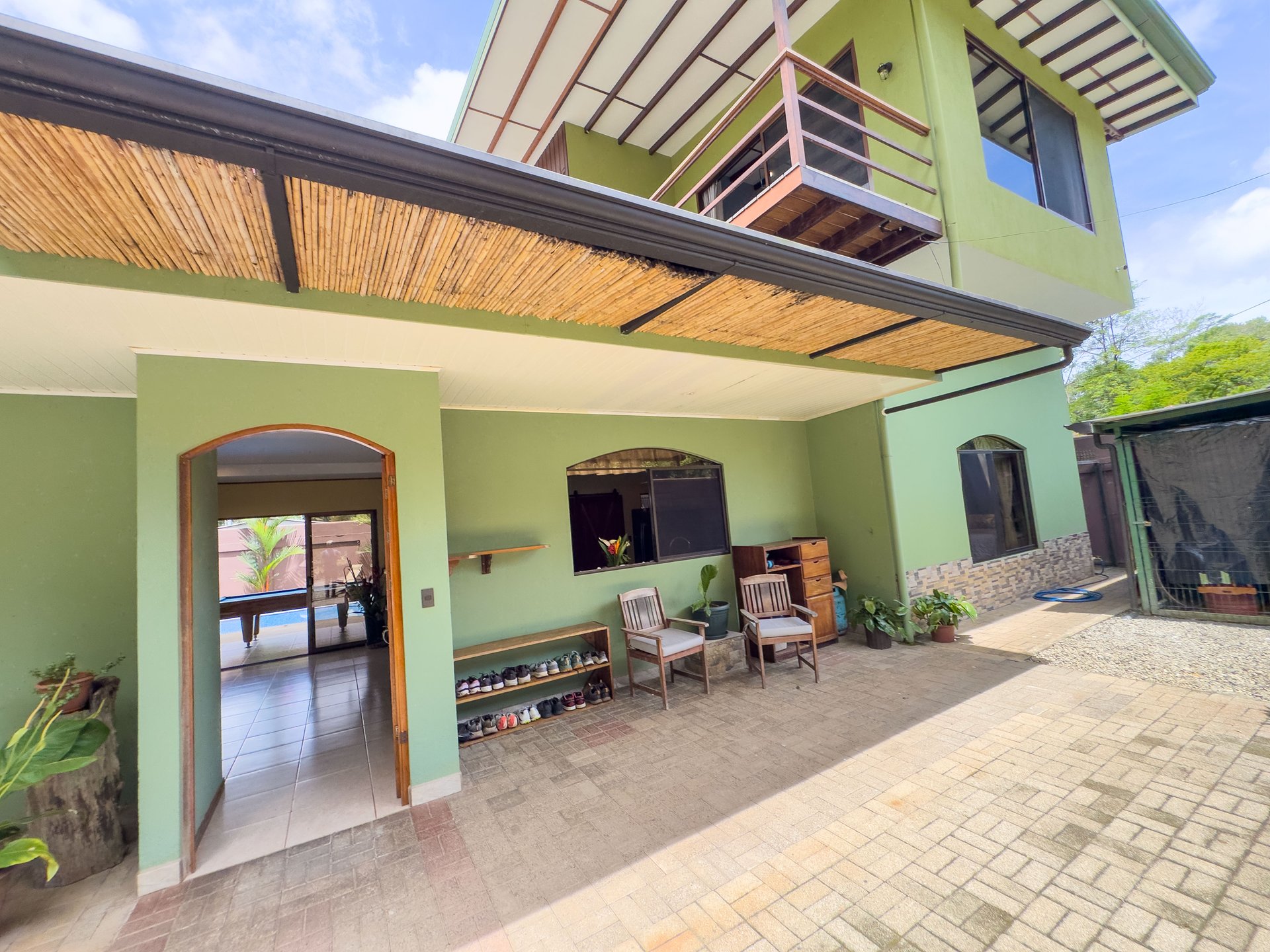 Naranjito corner lot house