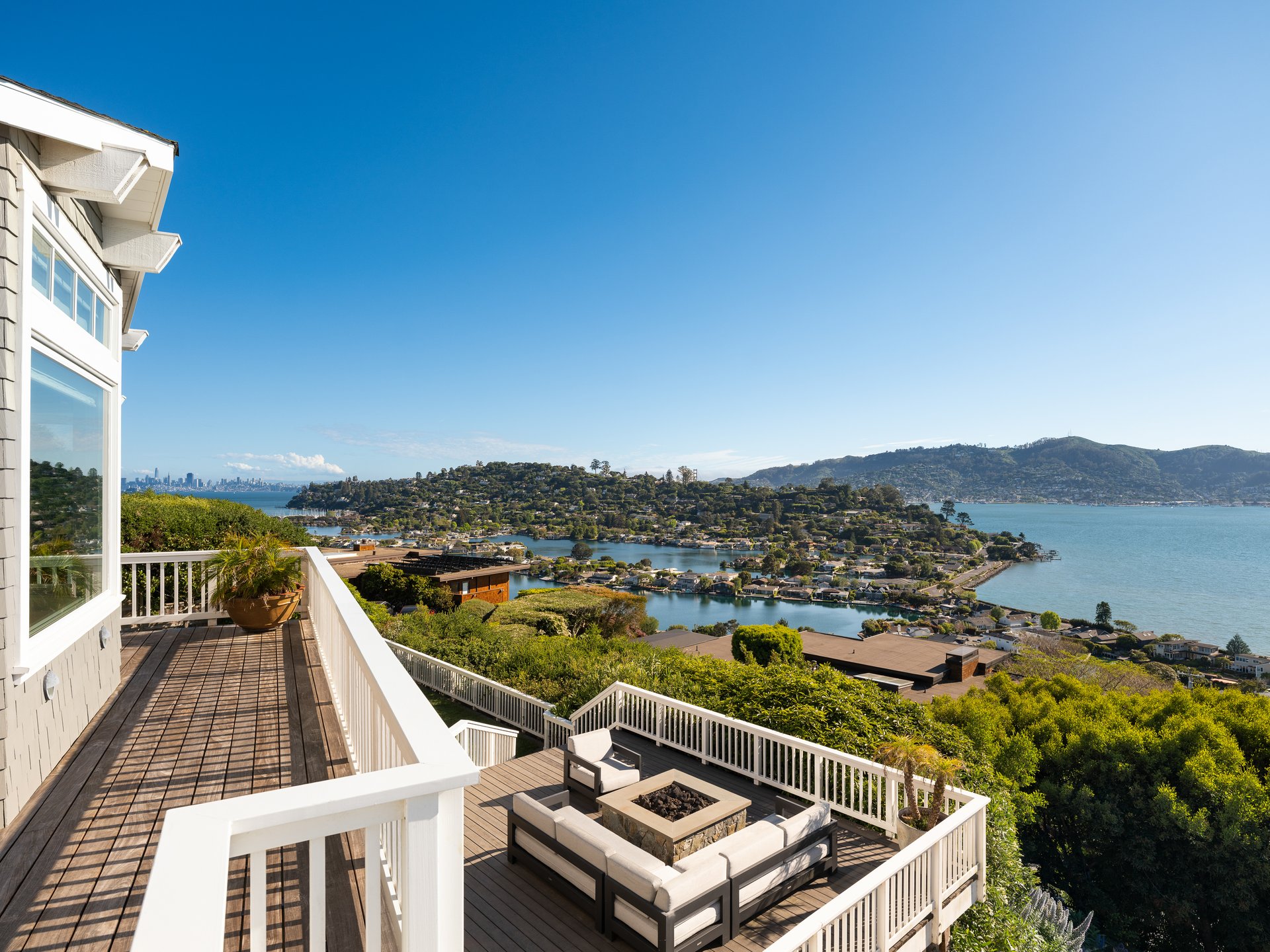 Extraordinary & Stylish View Residence