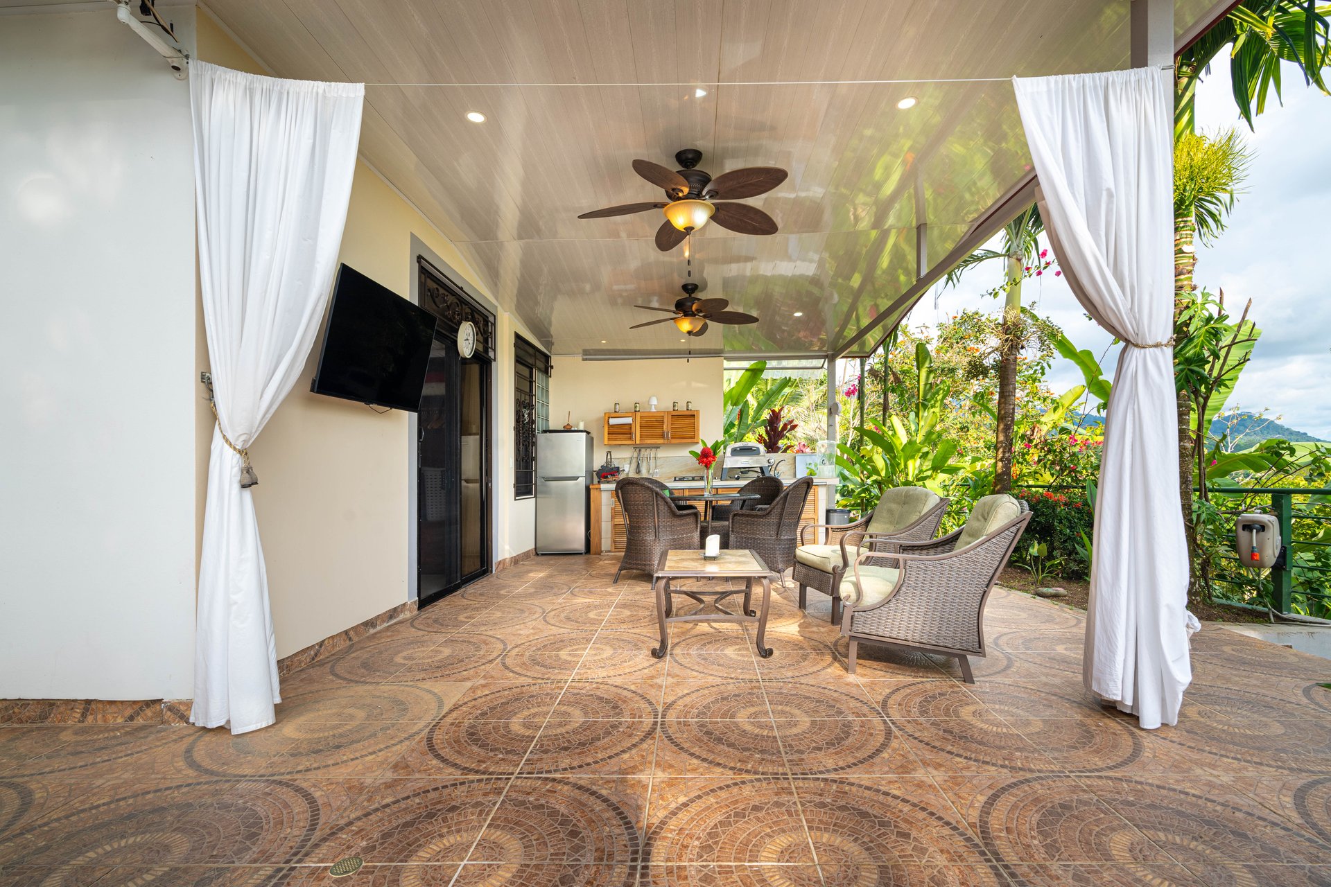 Expansive Ocean Views, Central Ojochal - 3 bed, 3 bath!