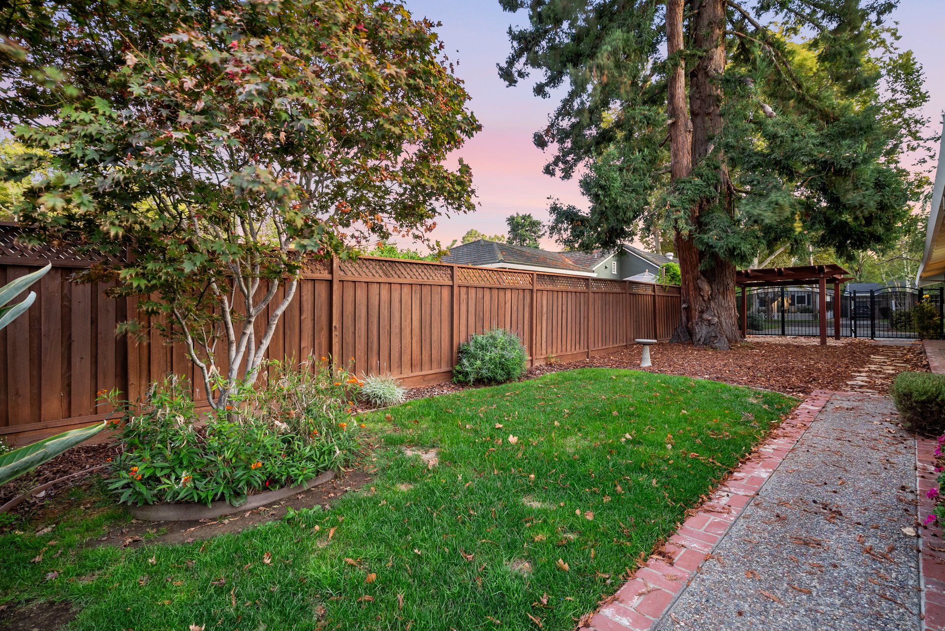 1128 Morse Street