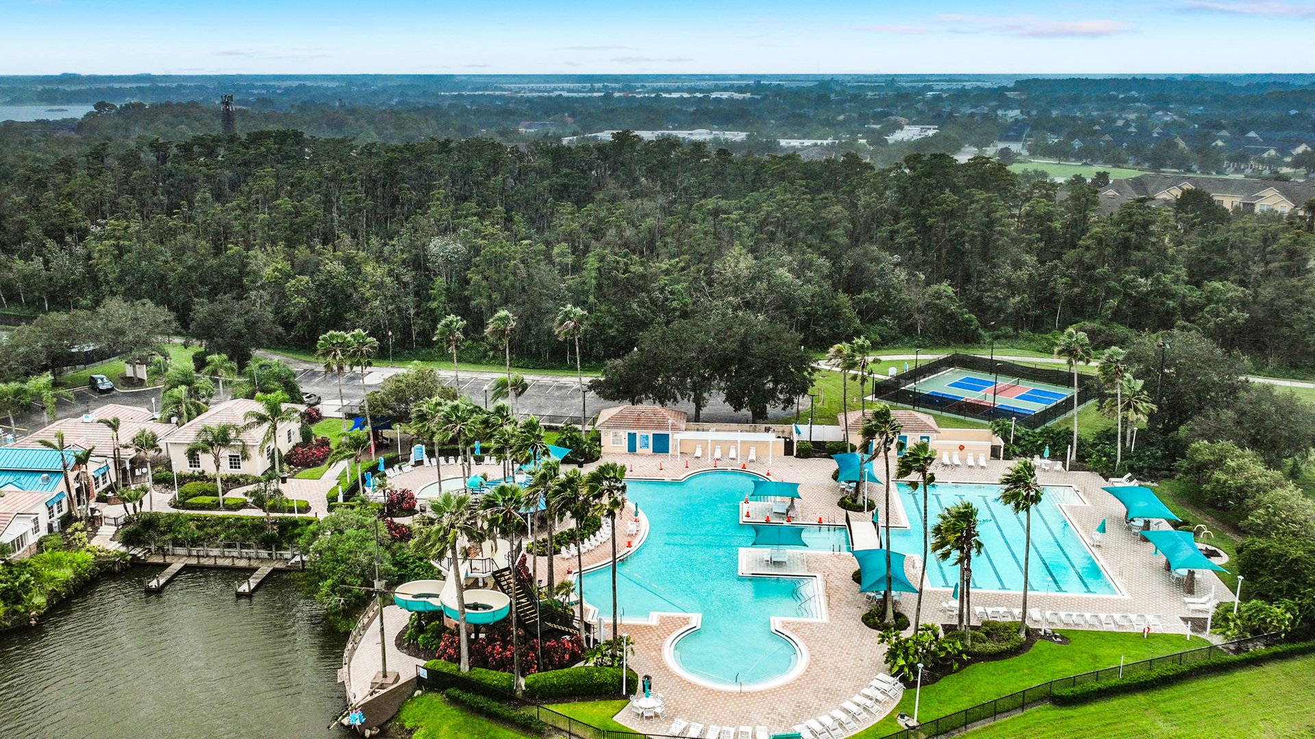 Orlando Vista Lakes 5-Bedroom 4-Bathroom Home and Lifestyle