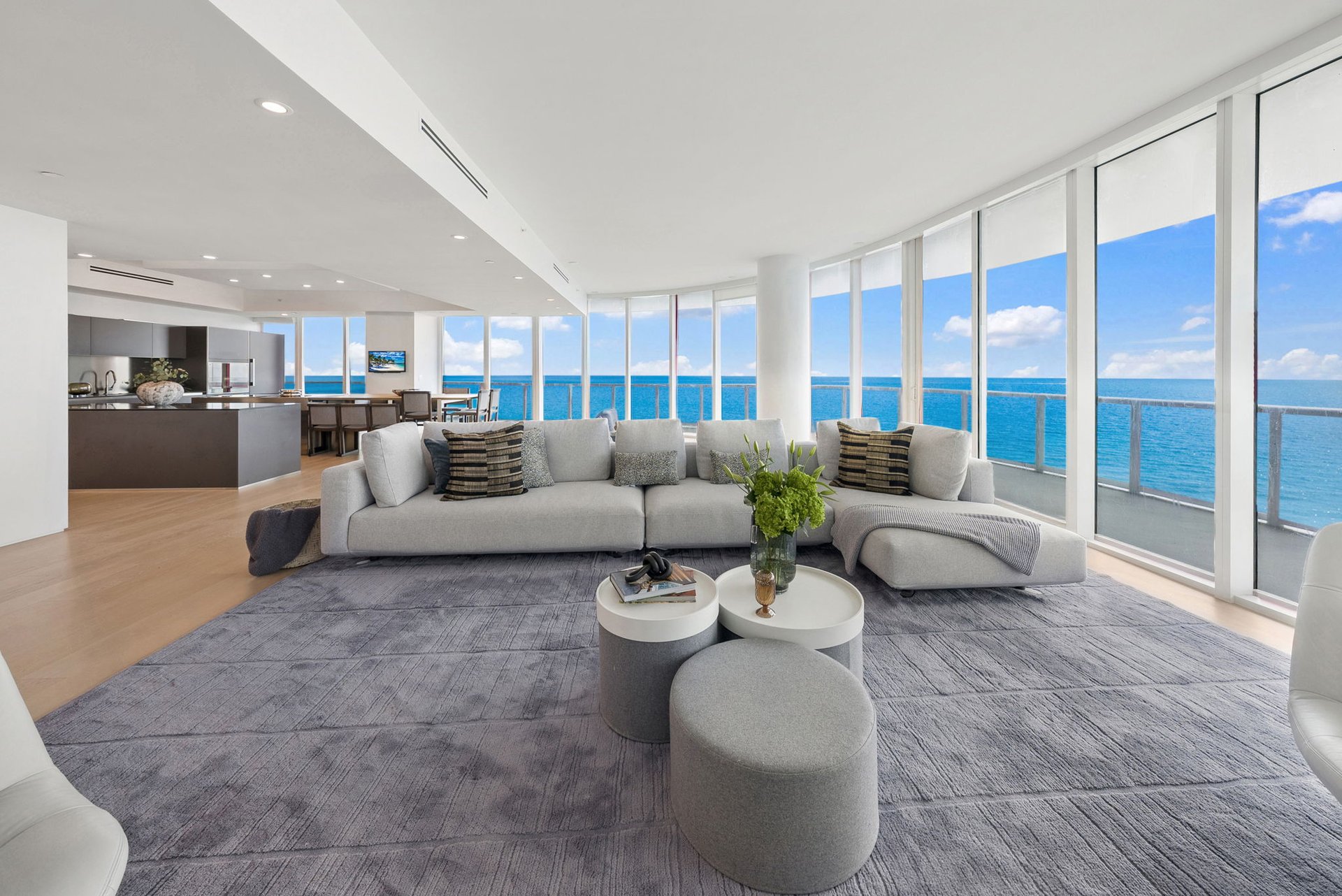 100 S Pointe Drive, Residence 1906/07