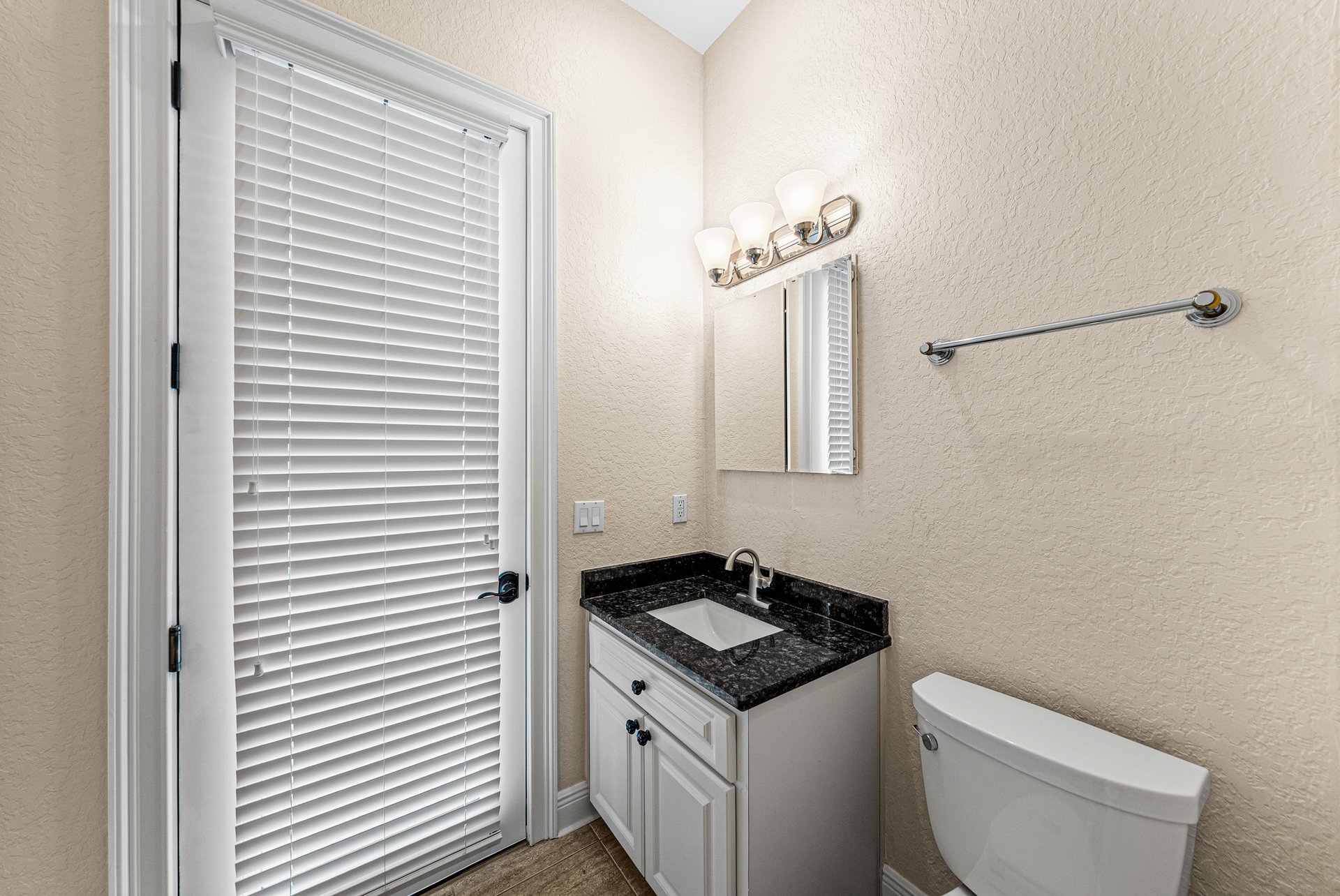 12231 WOODLANDS CIR