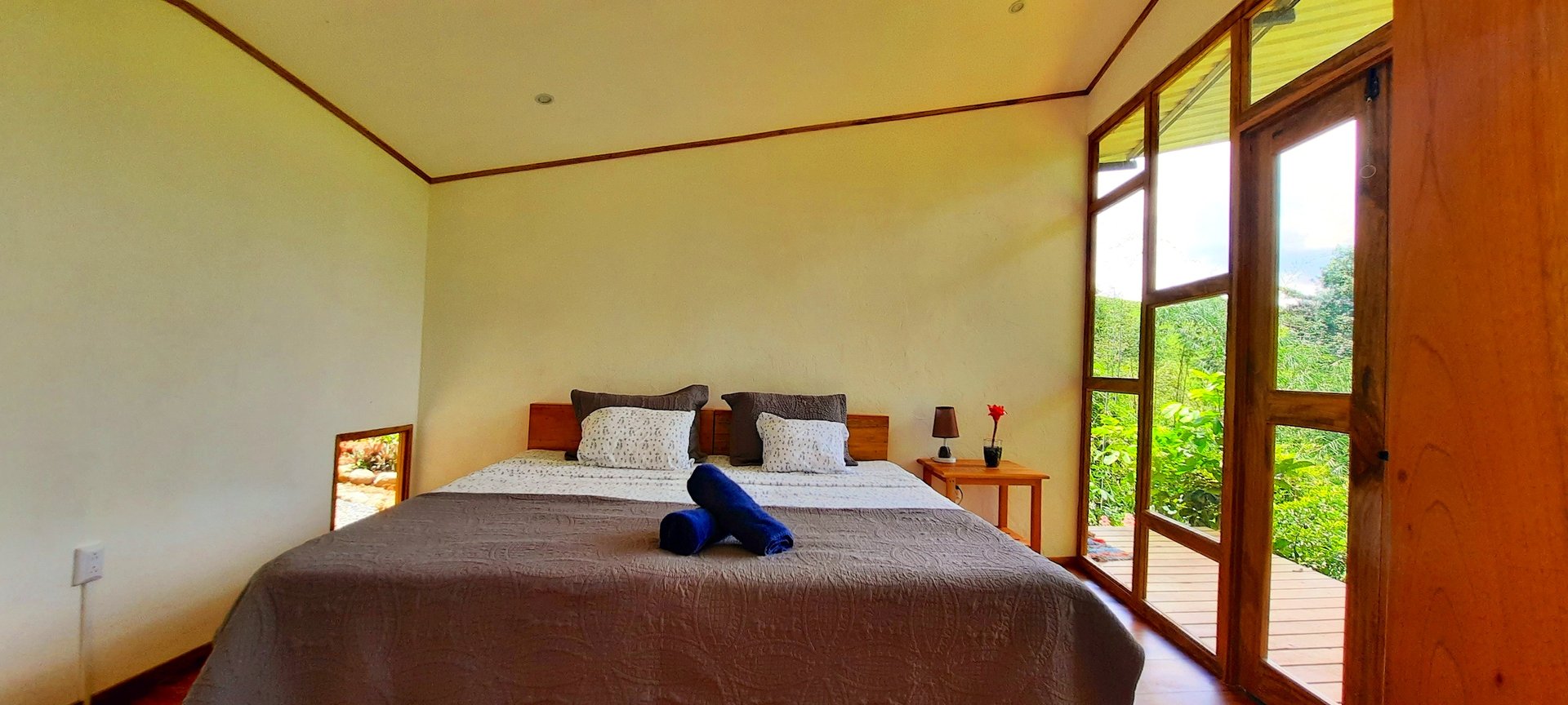 CASCADA ELYSIANA – ECO-RETREAT WITH HUGE WATERFALL