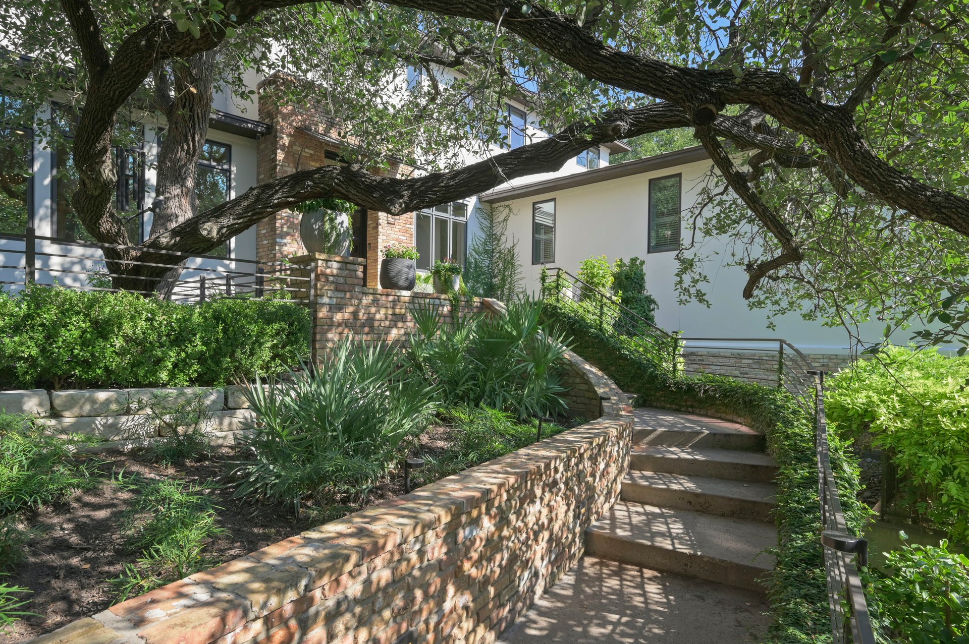 2406 Pemberton Parkway