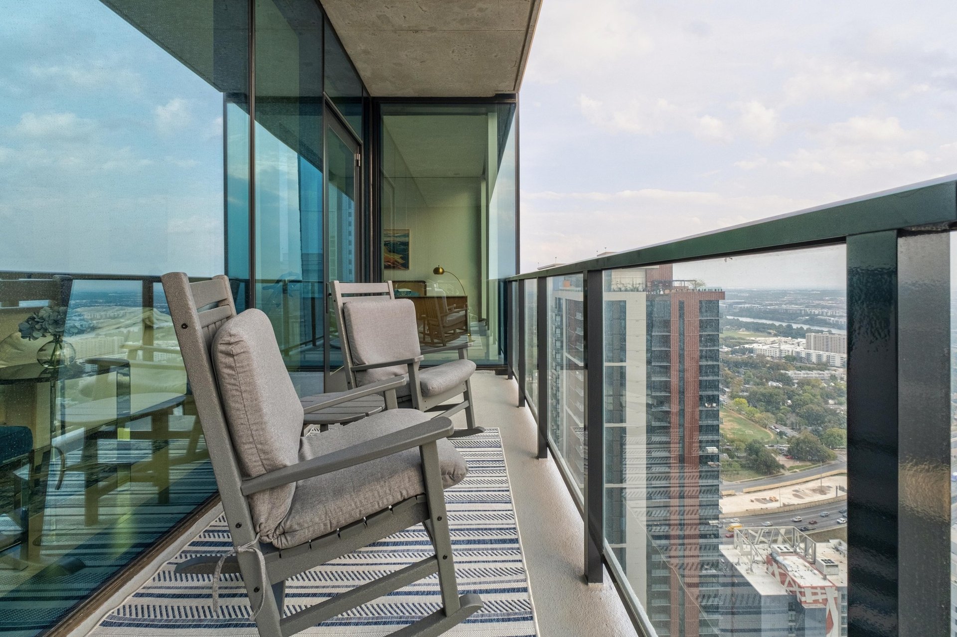 610 Davis Street #3902