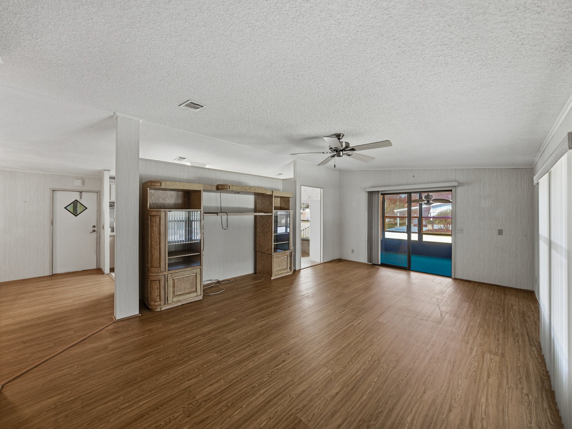 3822 DAMIAN DR