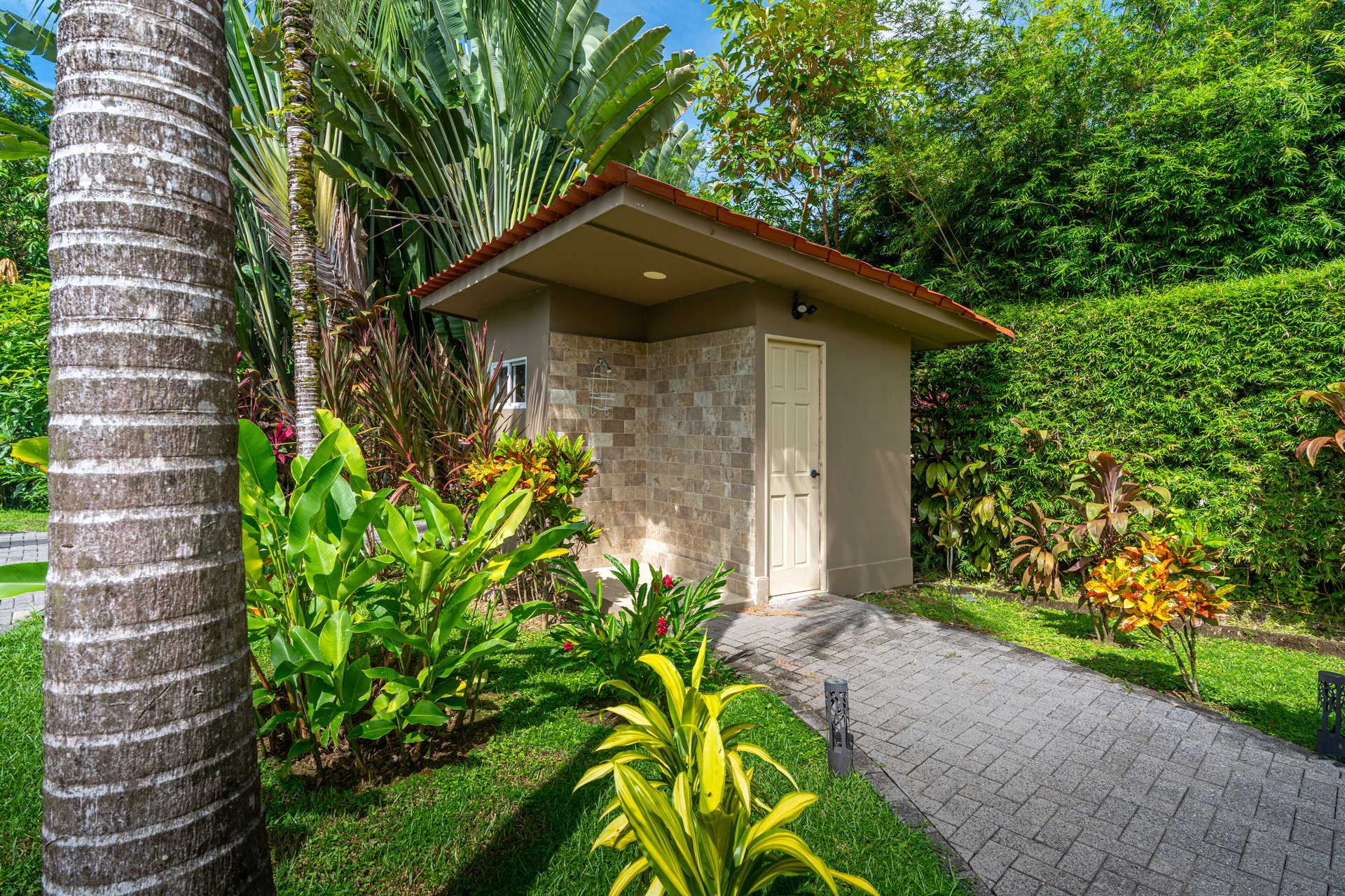 Casa Luna, 3bed /3bath Private Oasis, Convenient Location