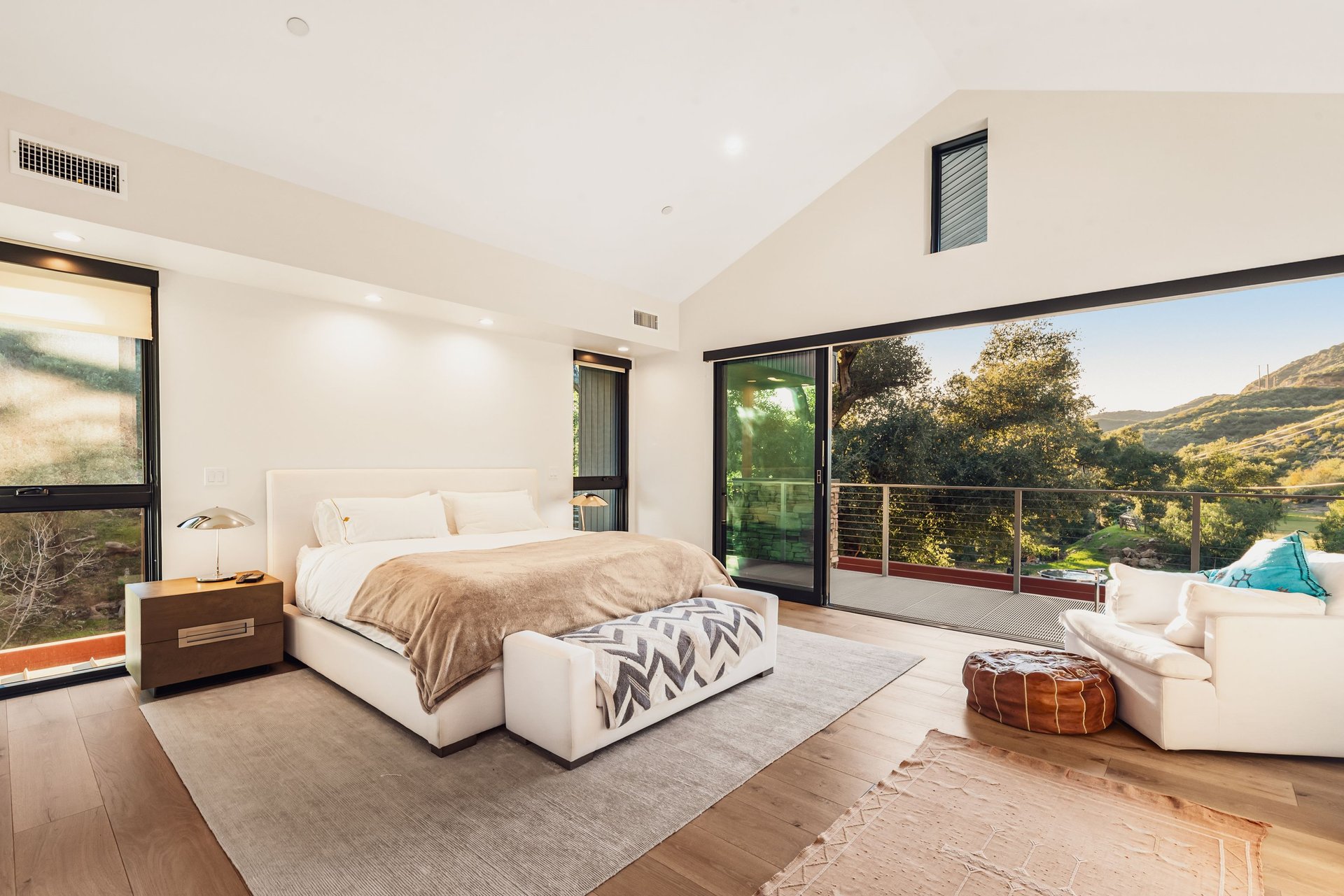 Extraordinary Modern Farmhouse 
