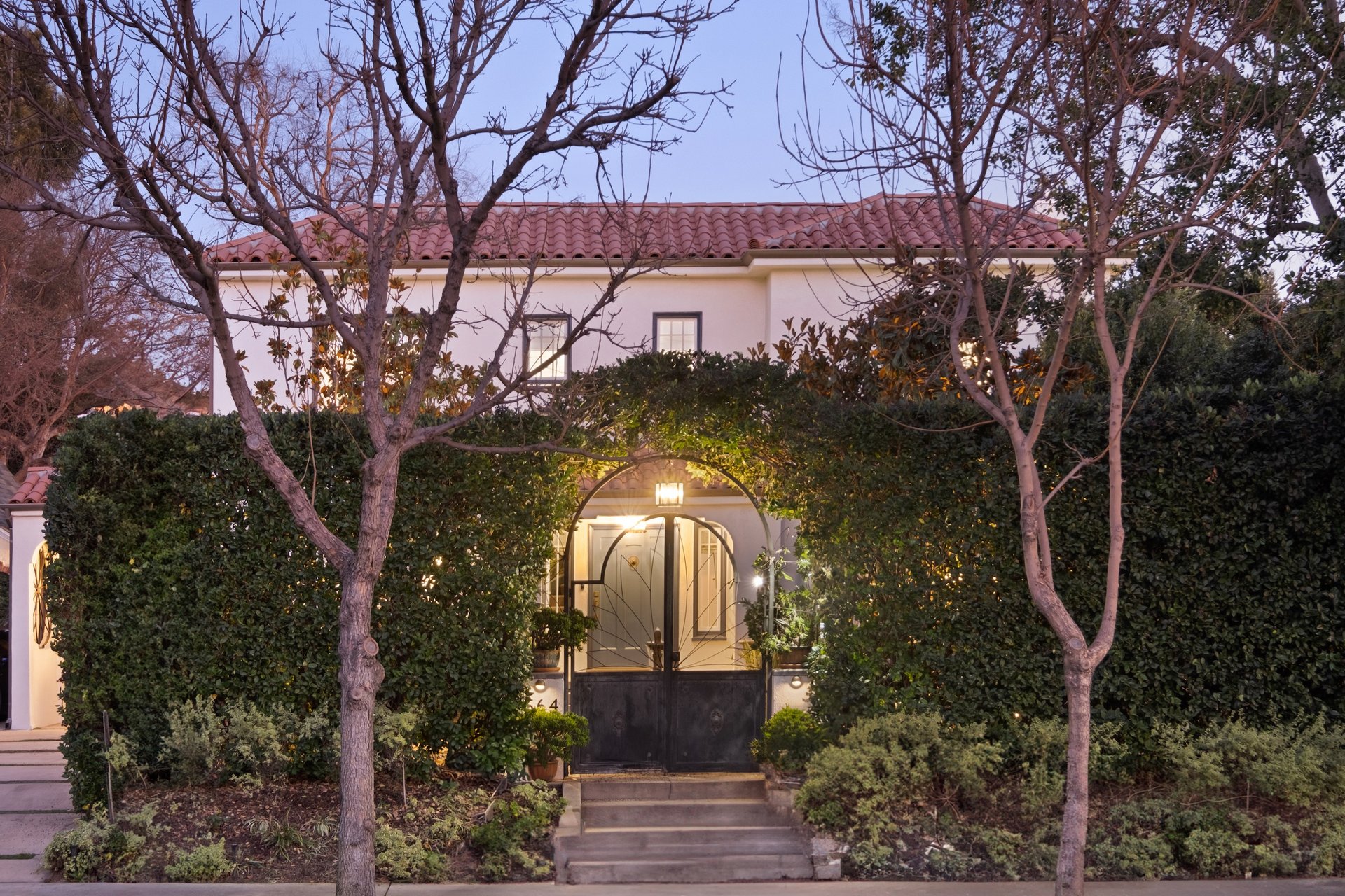 564 S Van Ness Ave, Windsor Square