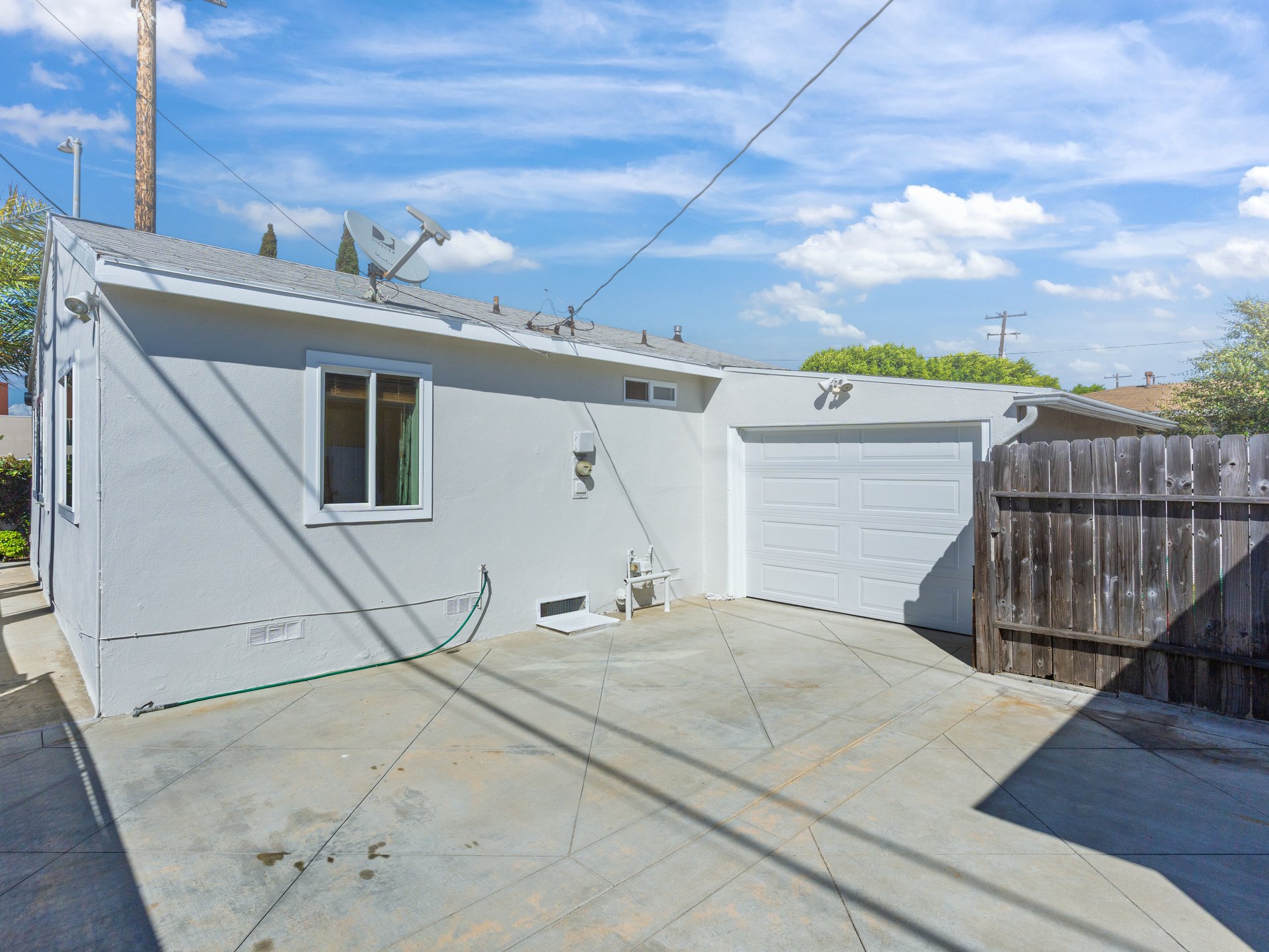 4878 W El Segundo Blvd