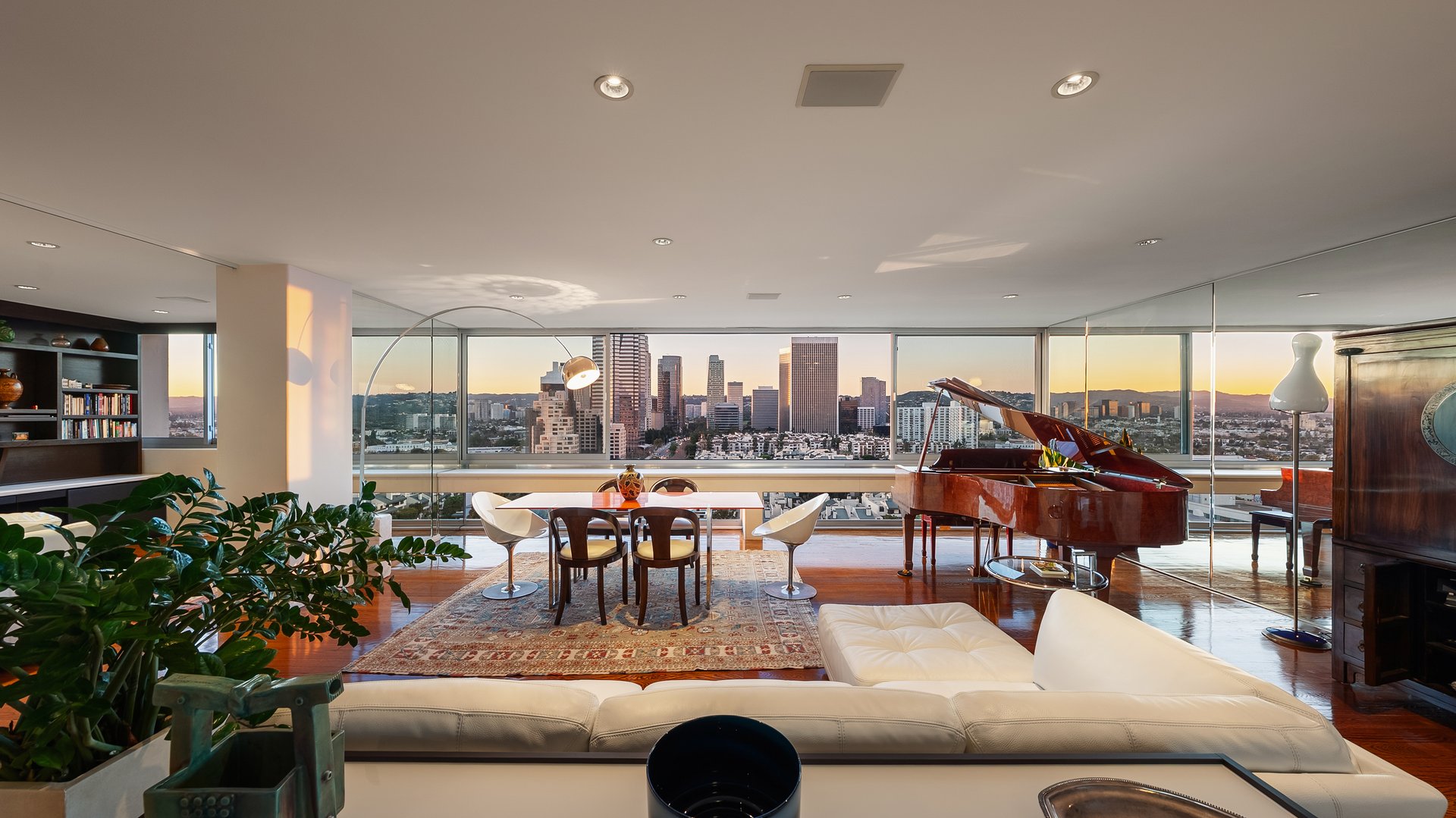 2220 Avenue Of The Stars Unit: 1802W