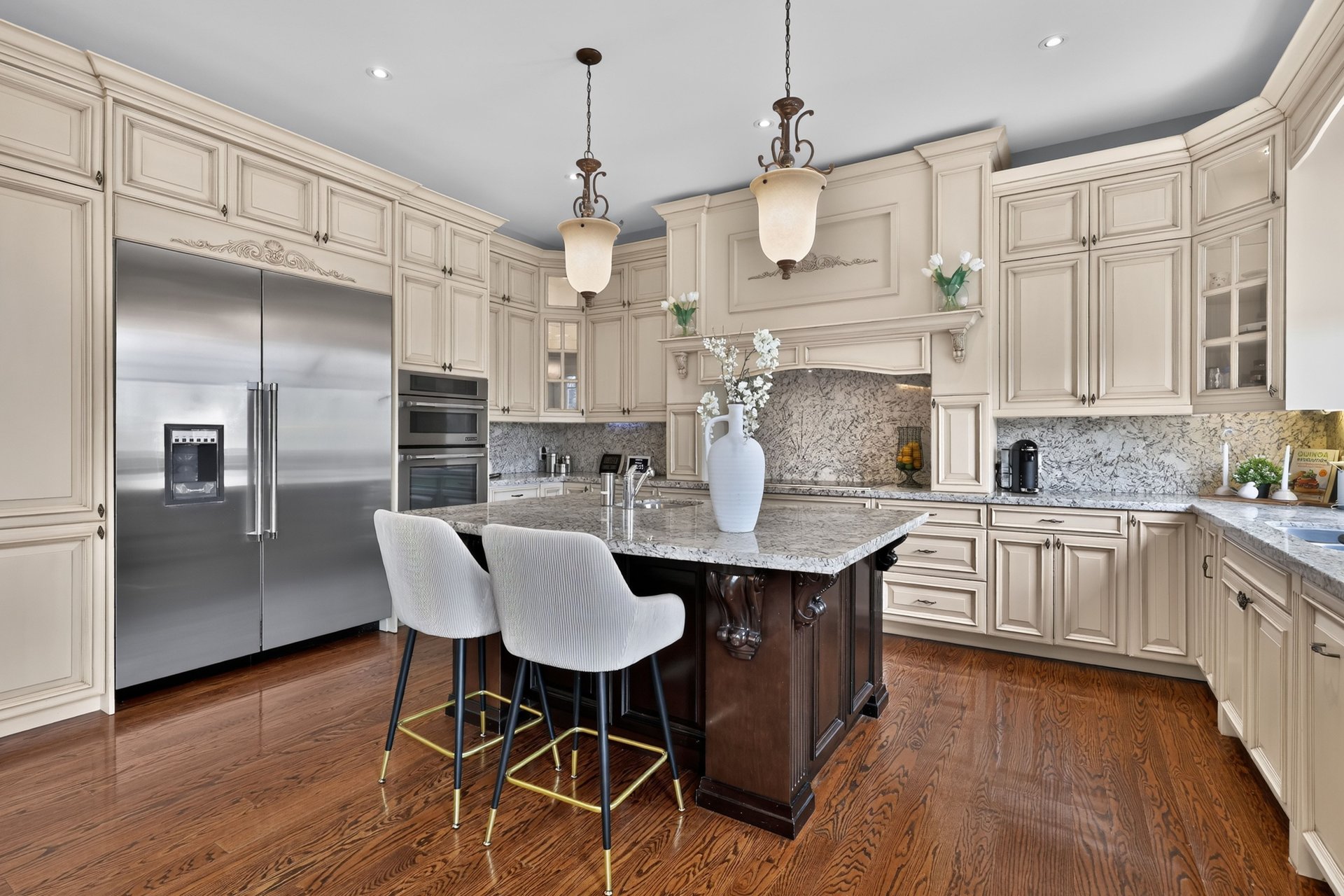 2513 Sharon Cres