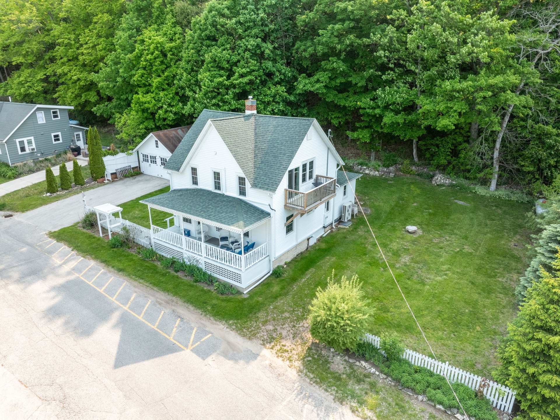 10647 Bluffside Ln
