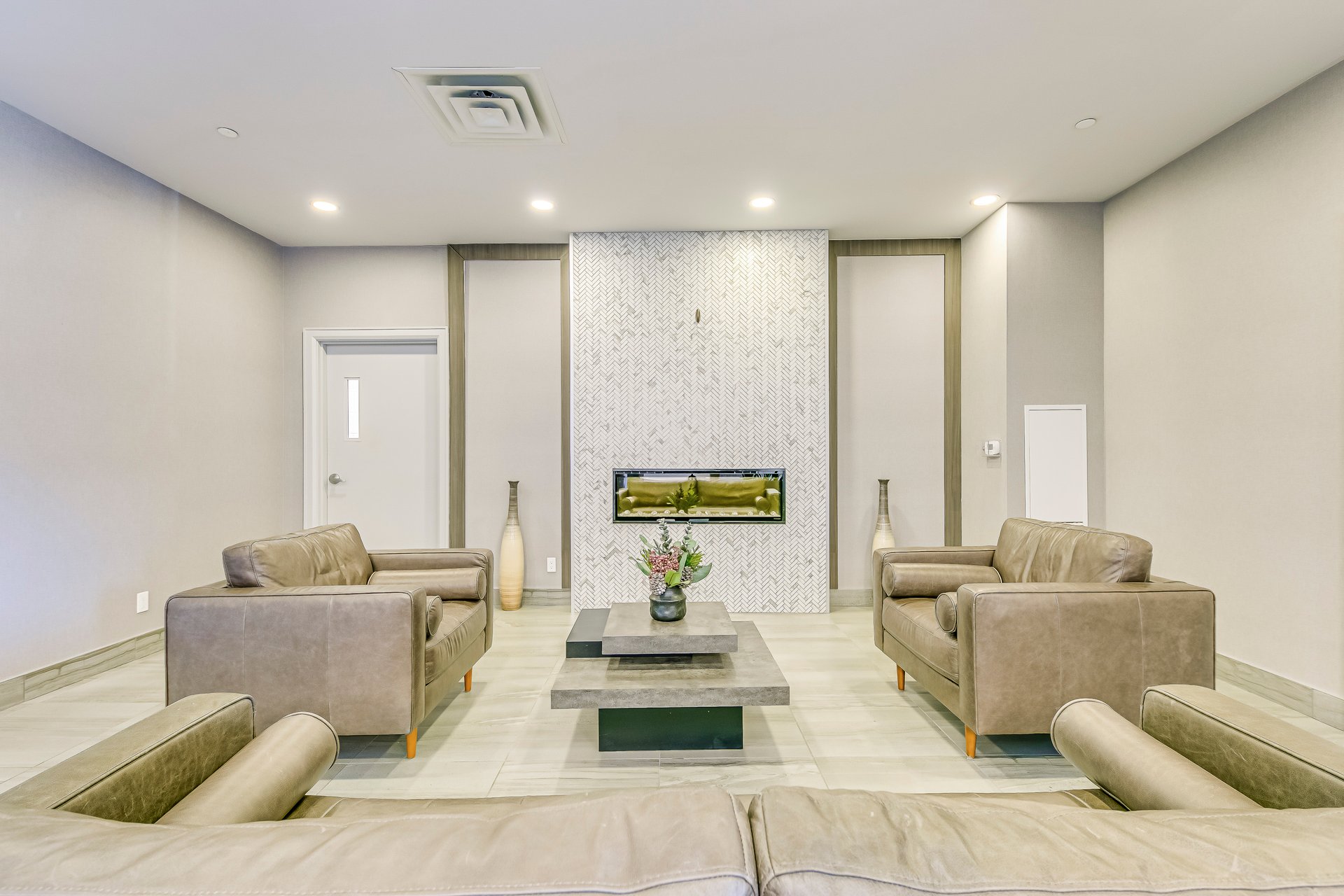 150 Oak Park Blvd 201
