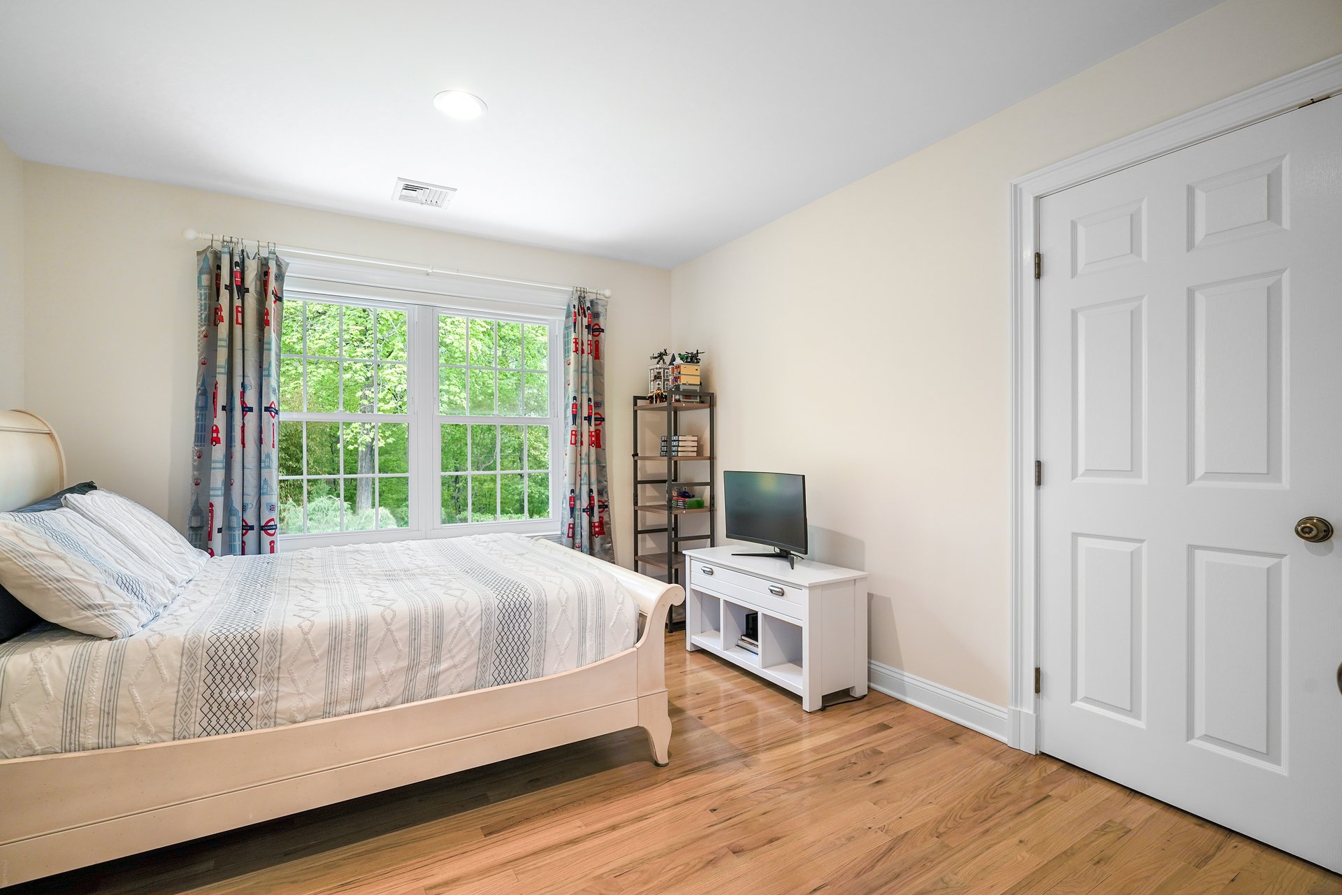 18 N Nabby Rd, Danbury, CT 06811