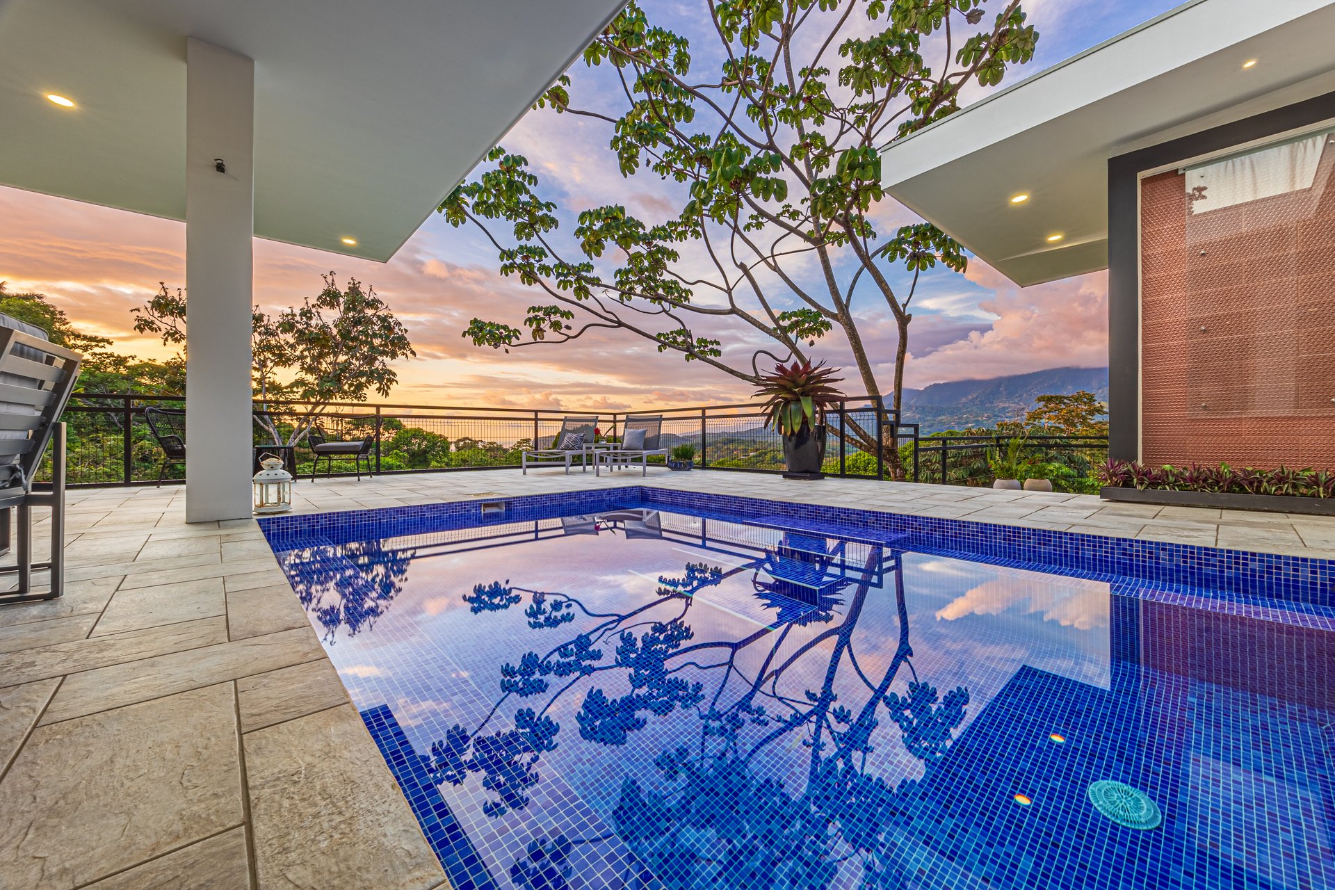 Stunning Ocean and Mountain Views, Casa Tres Galgos in Ojochal on Calle Perezoso