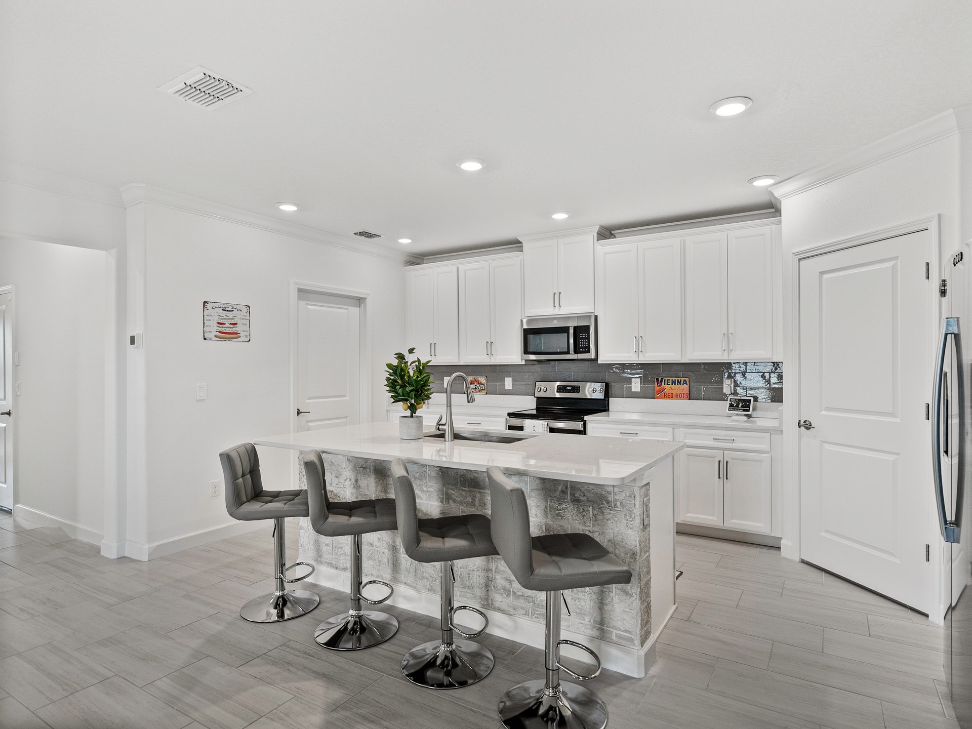 31500 MAGNA GULF LOOP