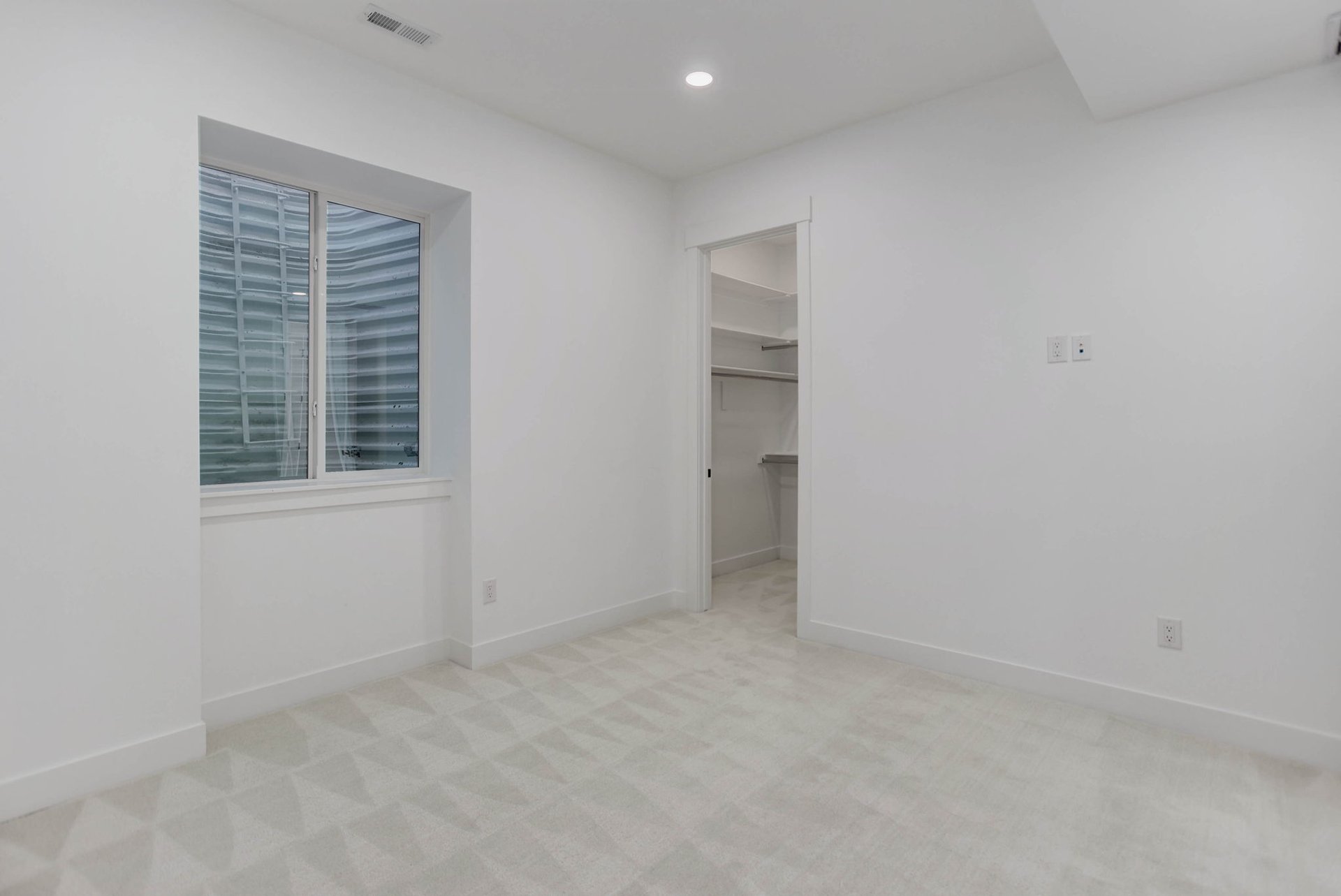 352 S High St