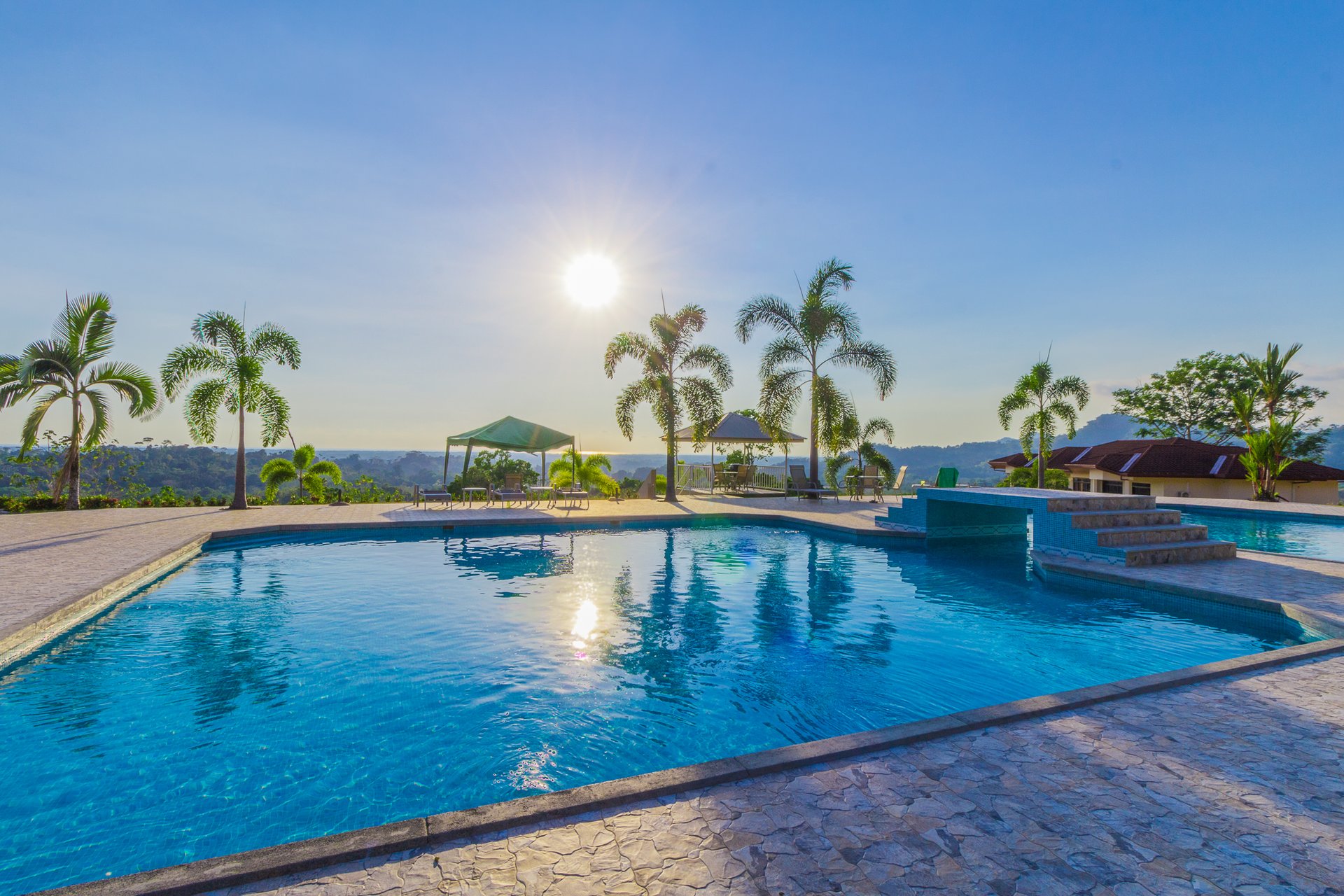 OSA Golf -  2 bed 2 bath Penthouse Condo! With Golf Membership