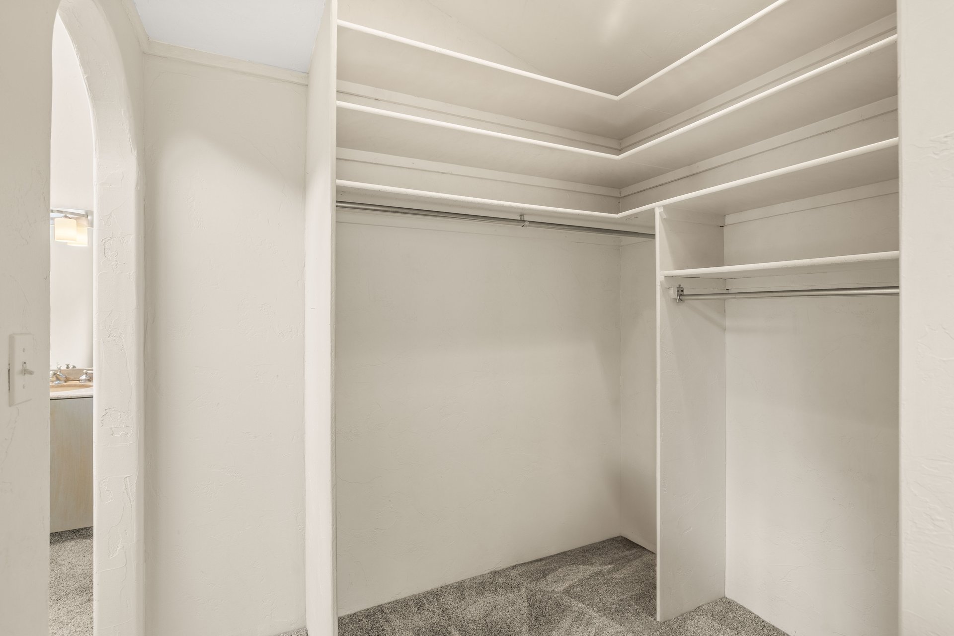 Spacious Mid-Valley Residence Near Crown Mountain Park