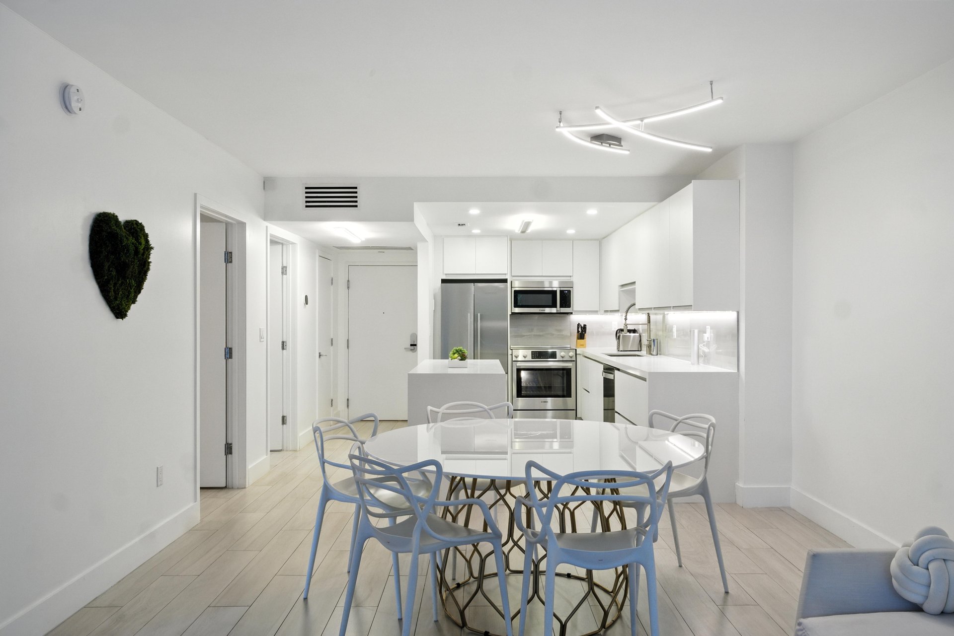 2301 Collins Ave #318  