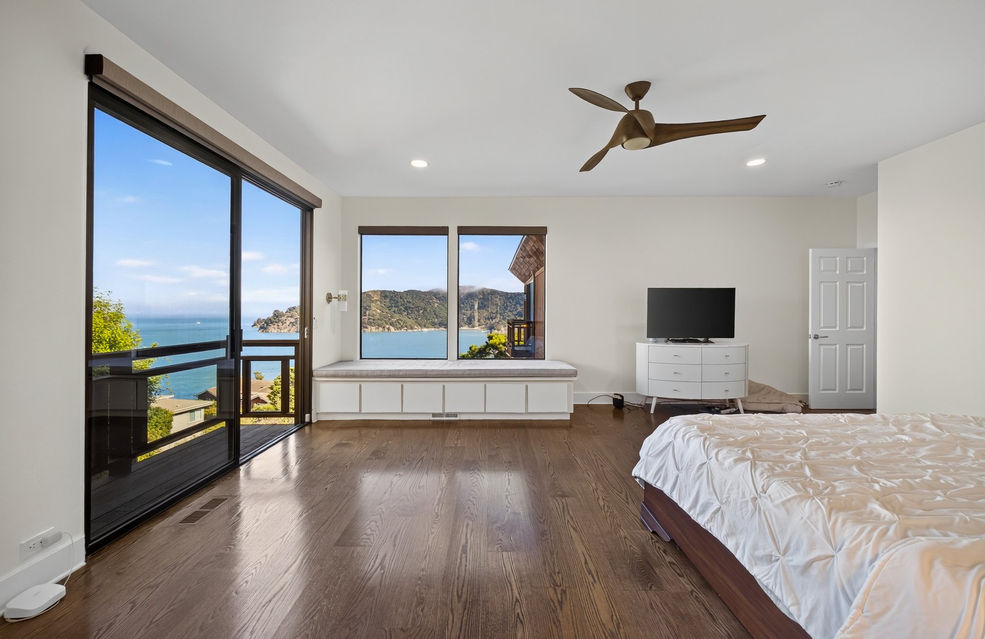 Sweeping Views Across the Bay