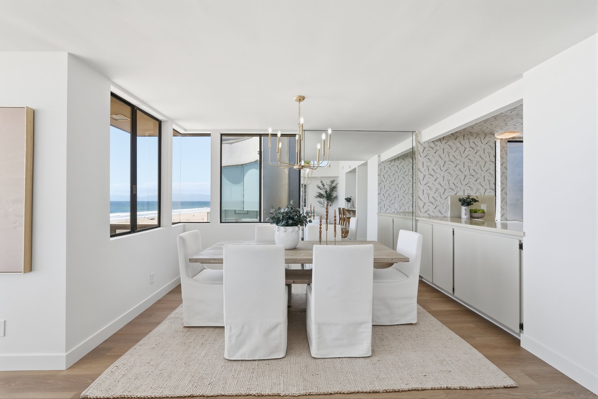 2516 The Strand
