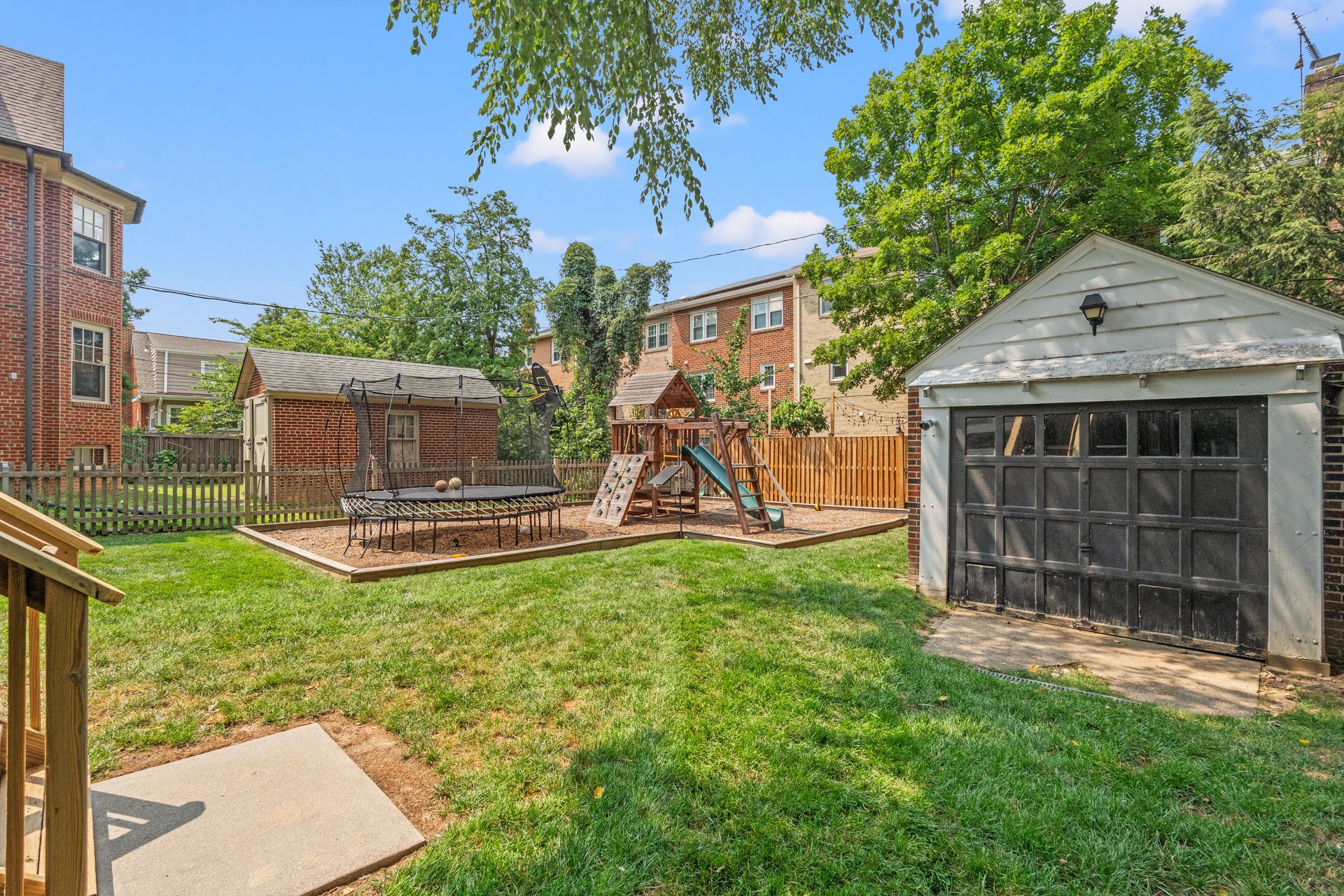 21 W Oak Street