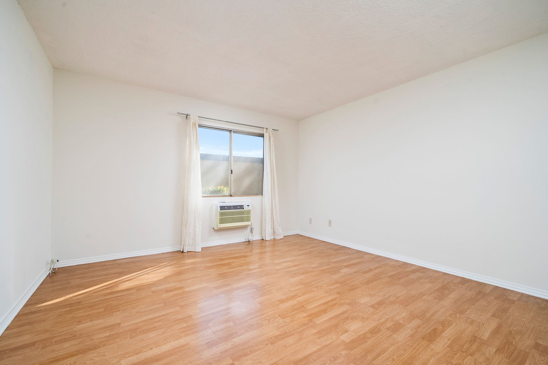 960 E Bonita Avenue 91