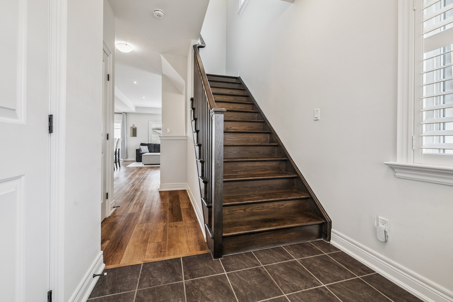 Beautifully updated END-UNIT townhome