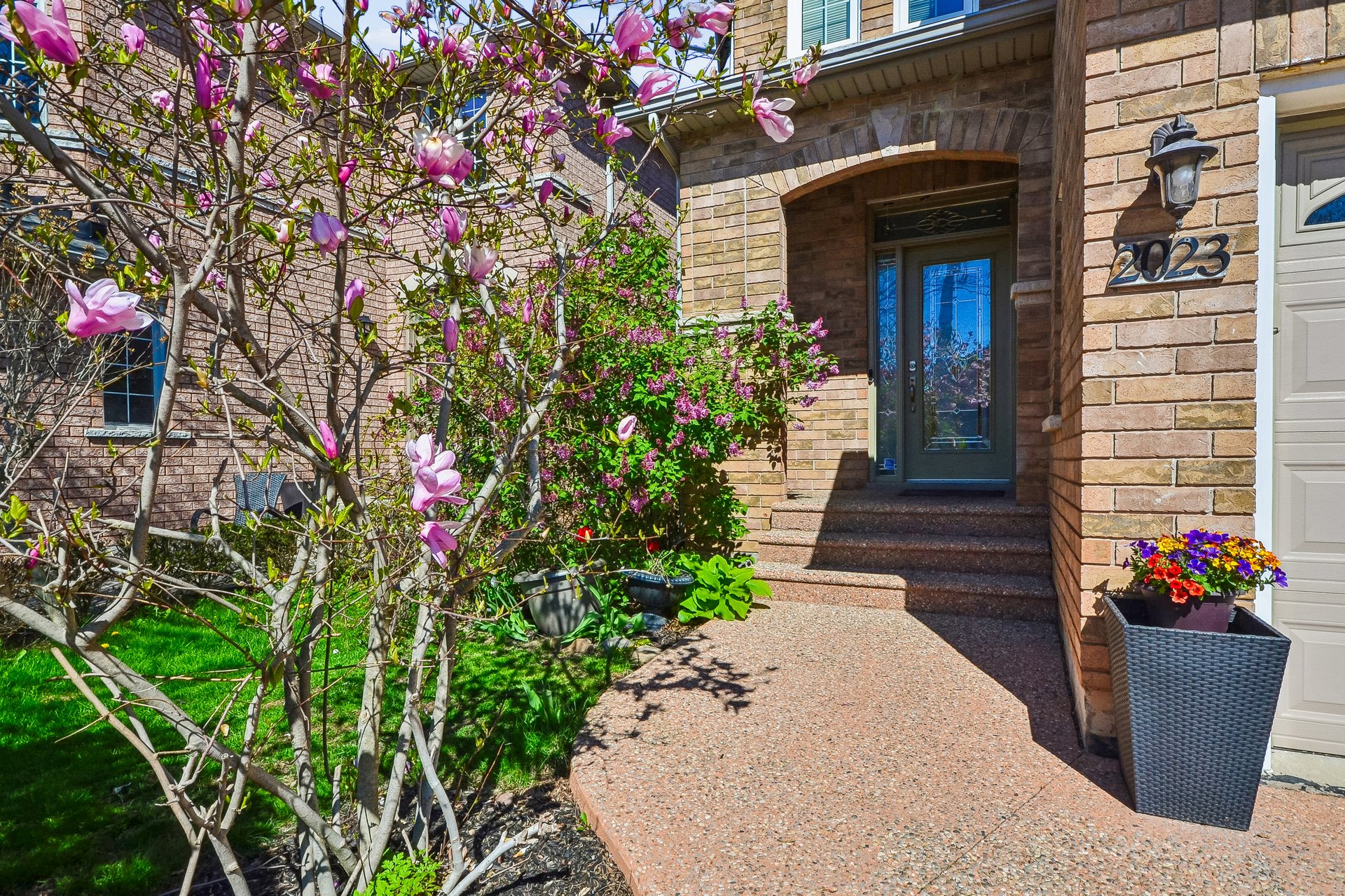 Spacious 3-Bedroom Detached Home in Westmount