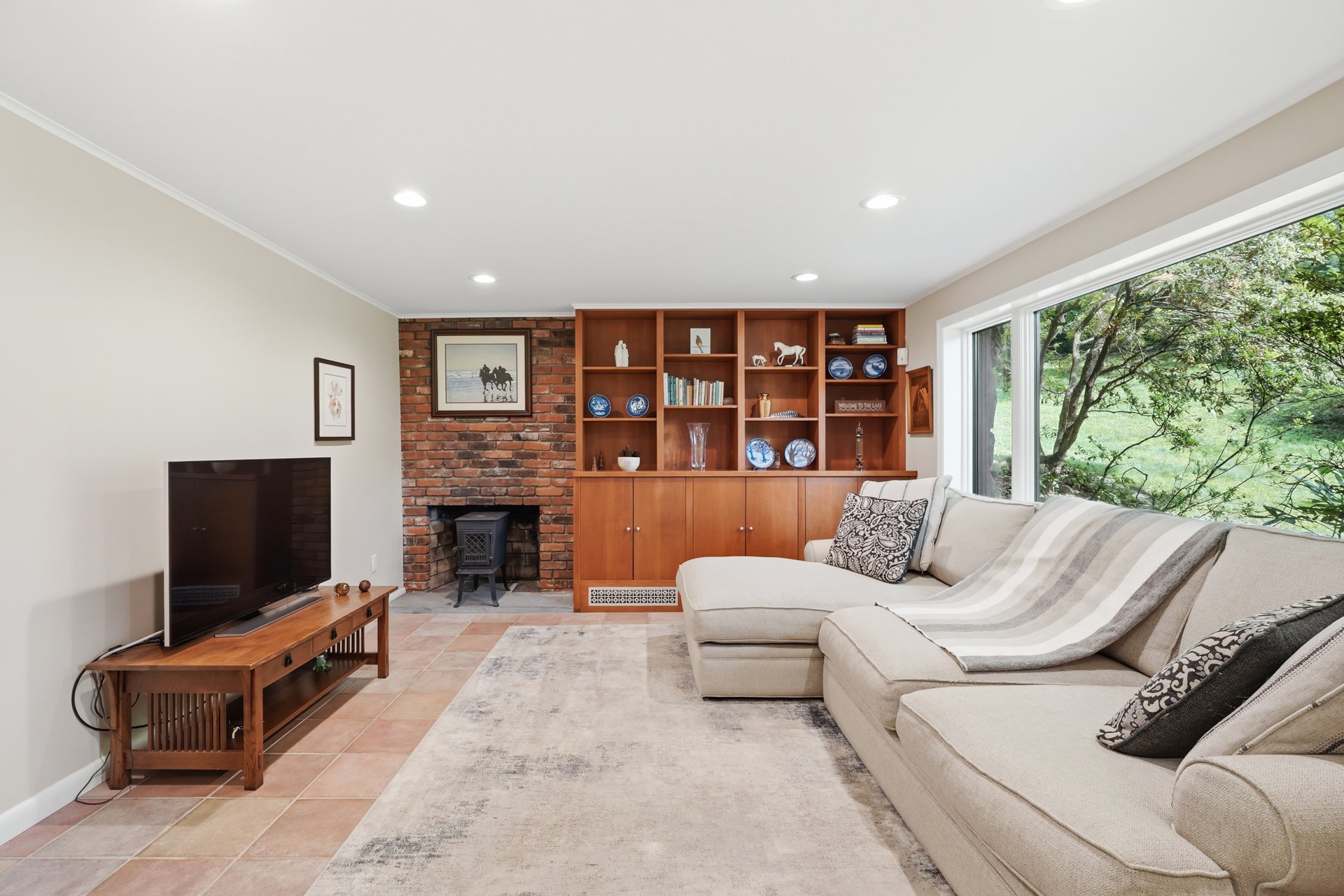 11 Upper Lakeshore Drive