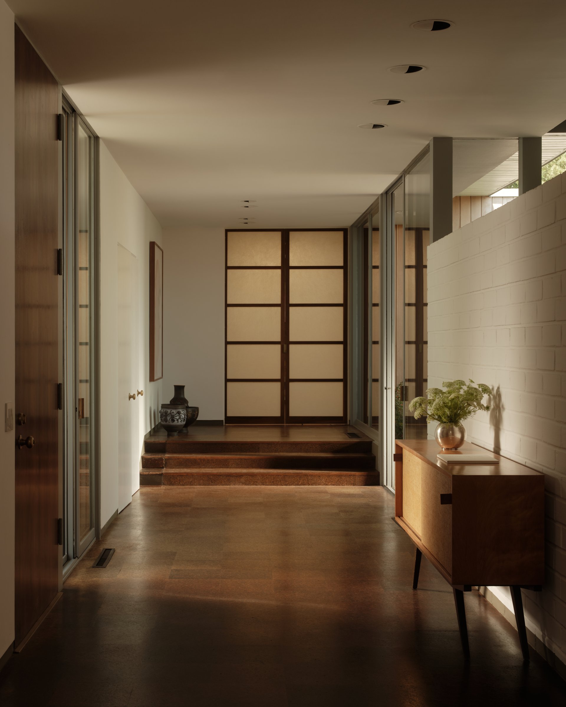1035 Summit Dr, Beverly Hills 