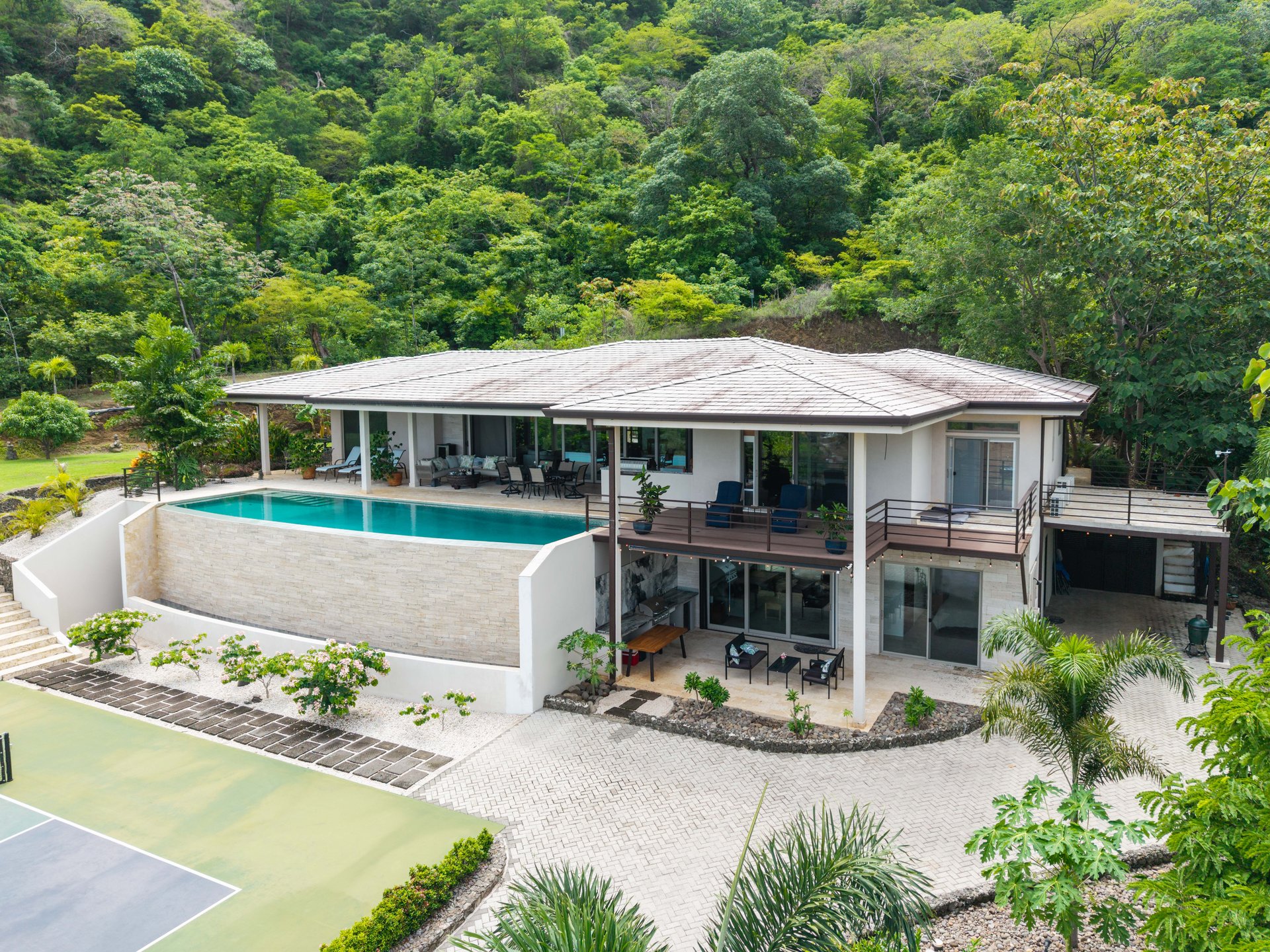 Casa Pickle on the Hill | Spacious Private Estate with Pickleball Court, Mature Gardens & Independent Guest Apartment