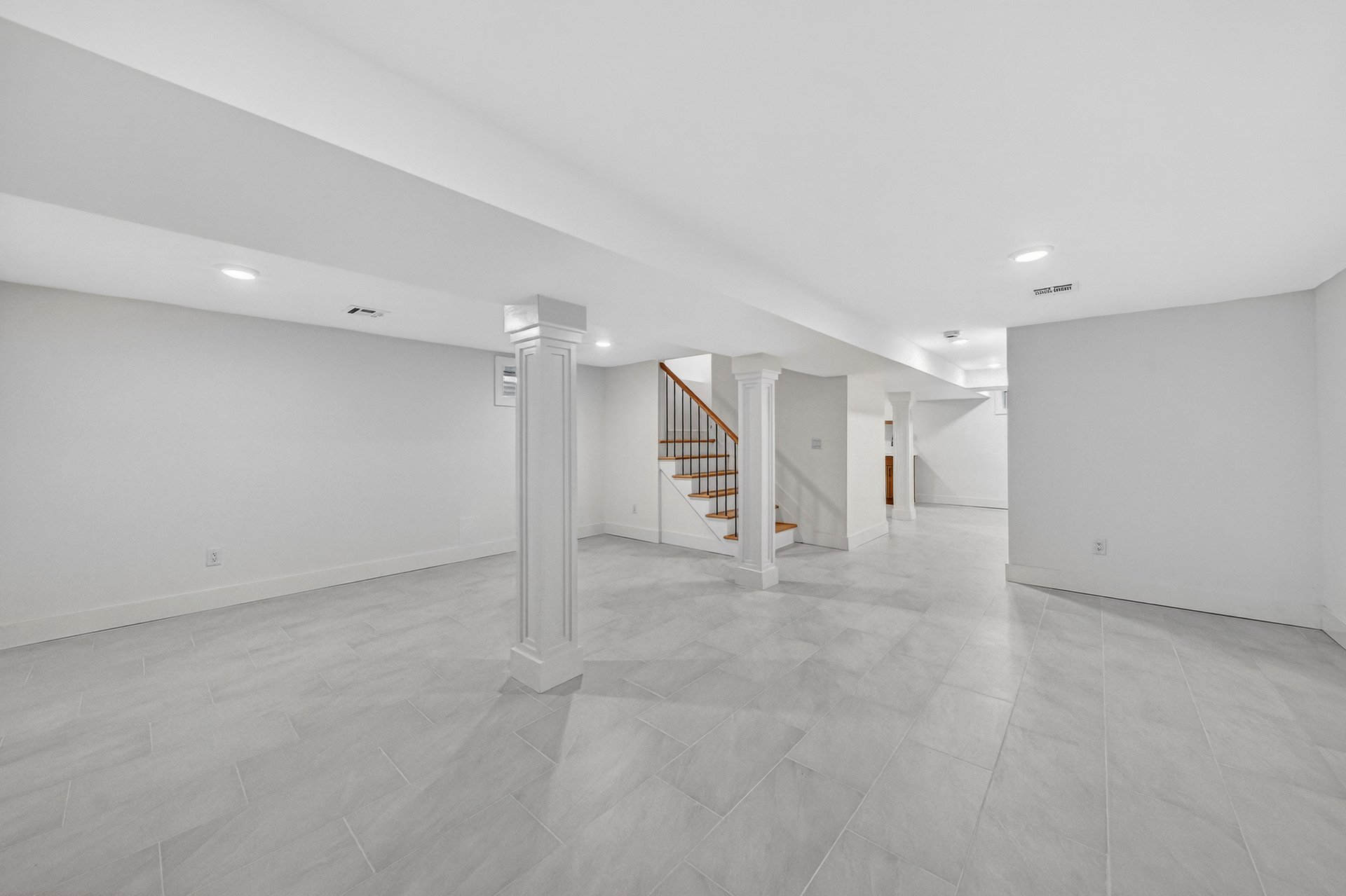 887 Linden Ave, Ridgefield, NJ 07657