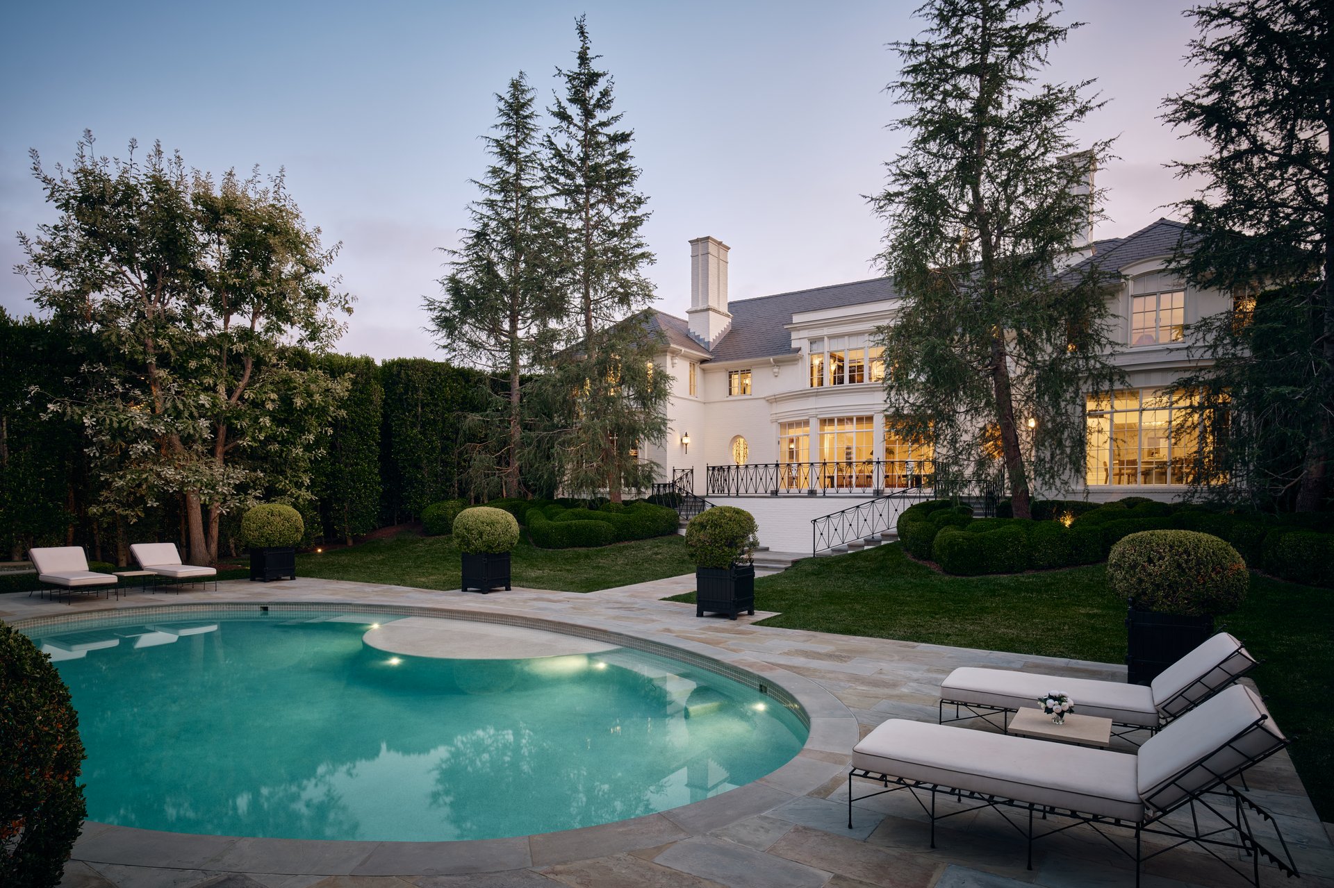 826 Greenway Dr, Beverly Hills 